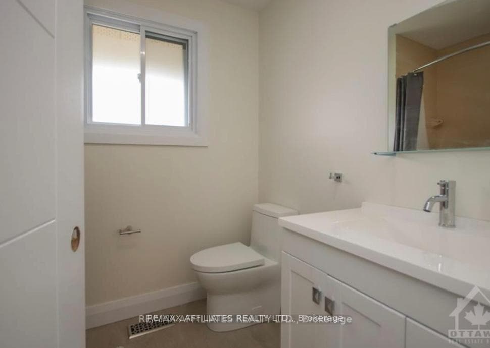 4343 INNES Road photo 20