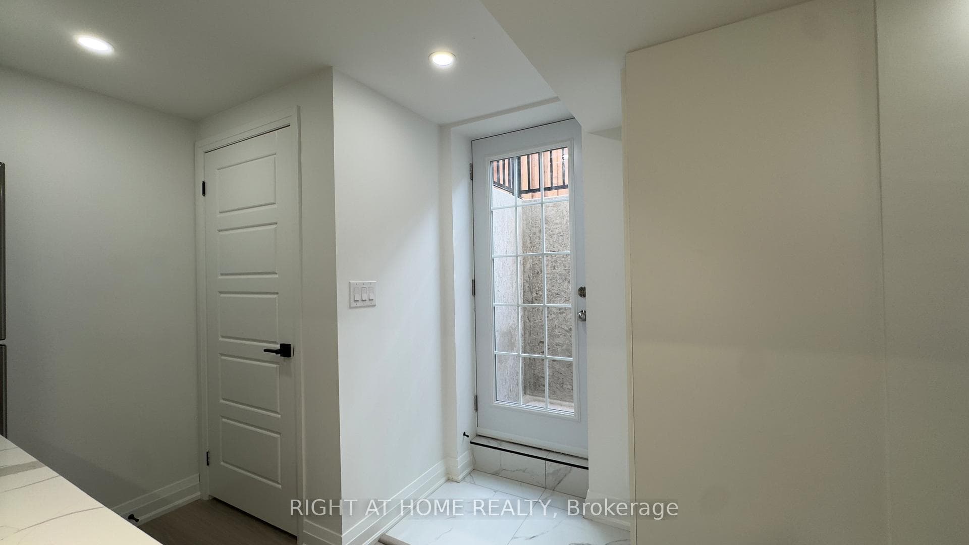 588 Boyd Lane photo 5