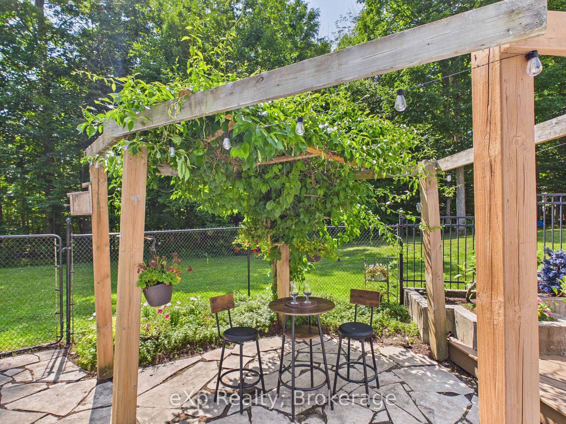 20 Highland Crescent photo 40