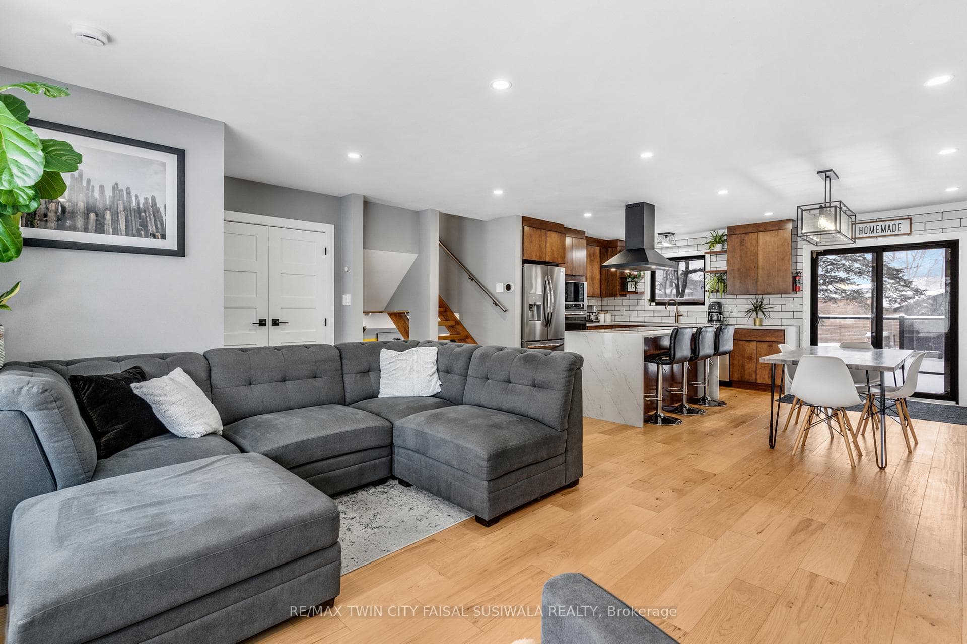 1735 QUEENSTON Road photo 14