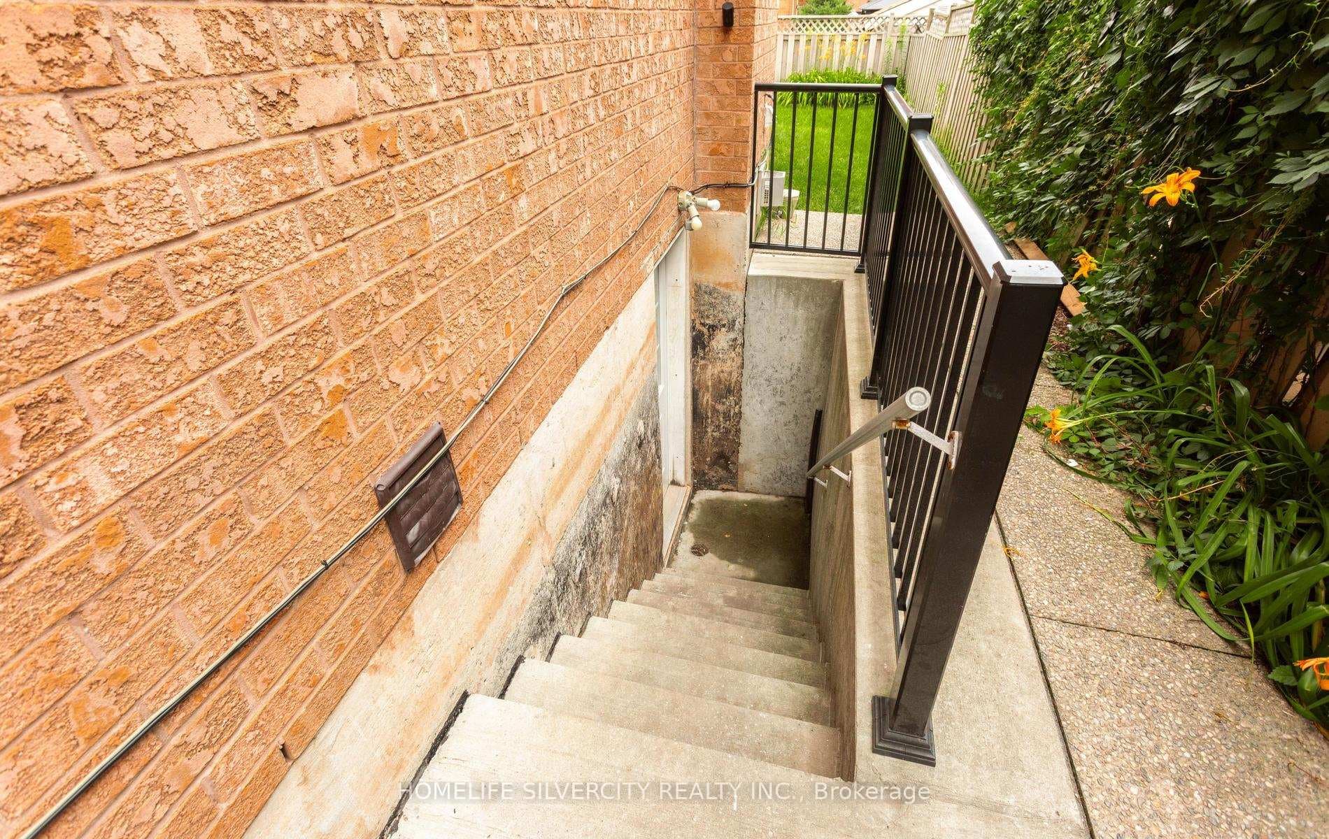 303 Hickory Circle photo 44
