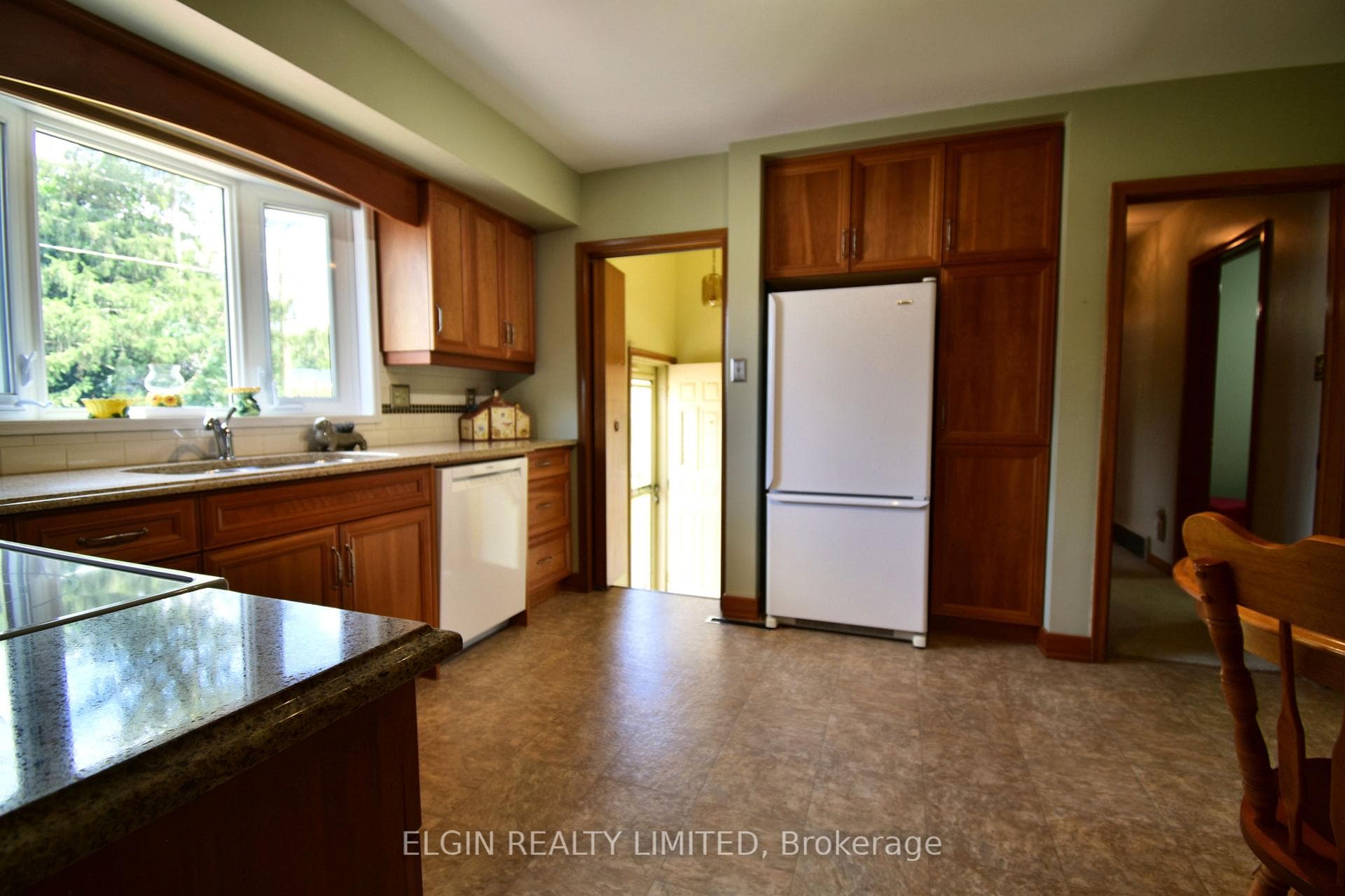 18 Pullen Avenue photo 4