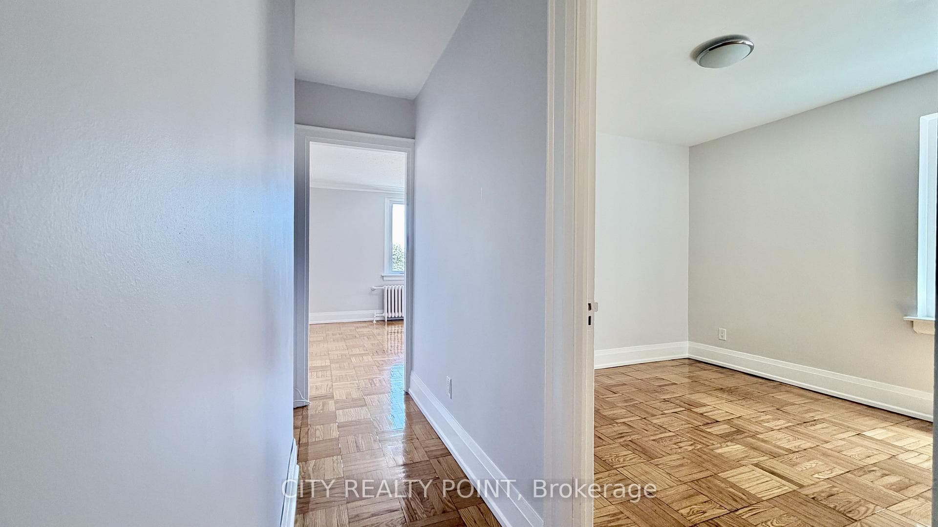 398 Avenue Road Unit 521 photo 6