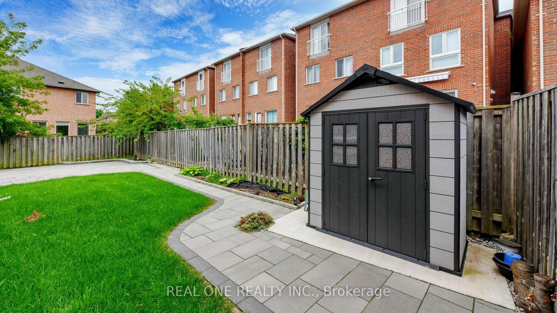 86 Revelstoke Crescent photo 35