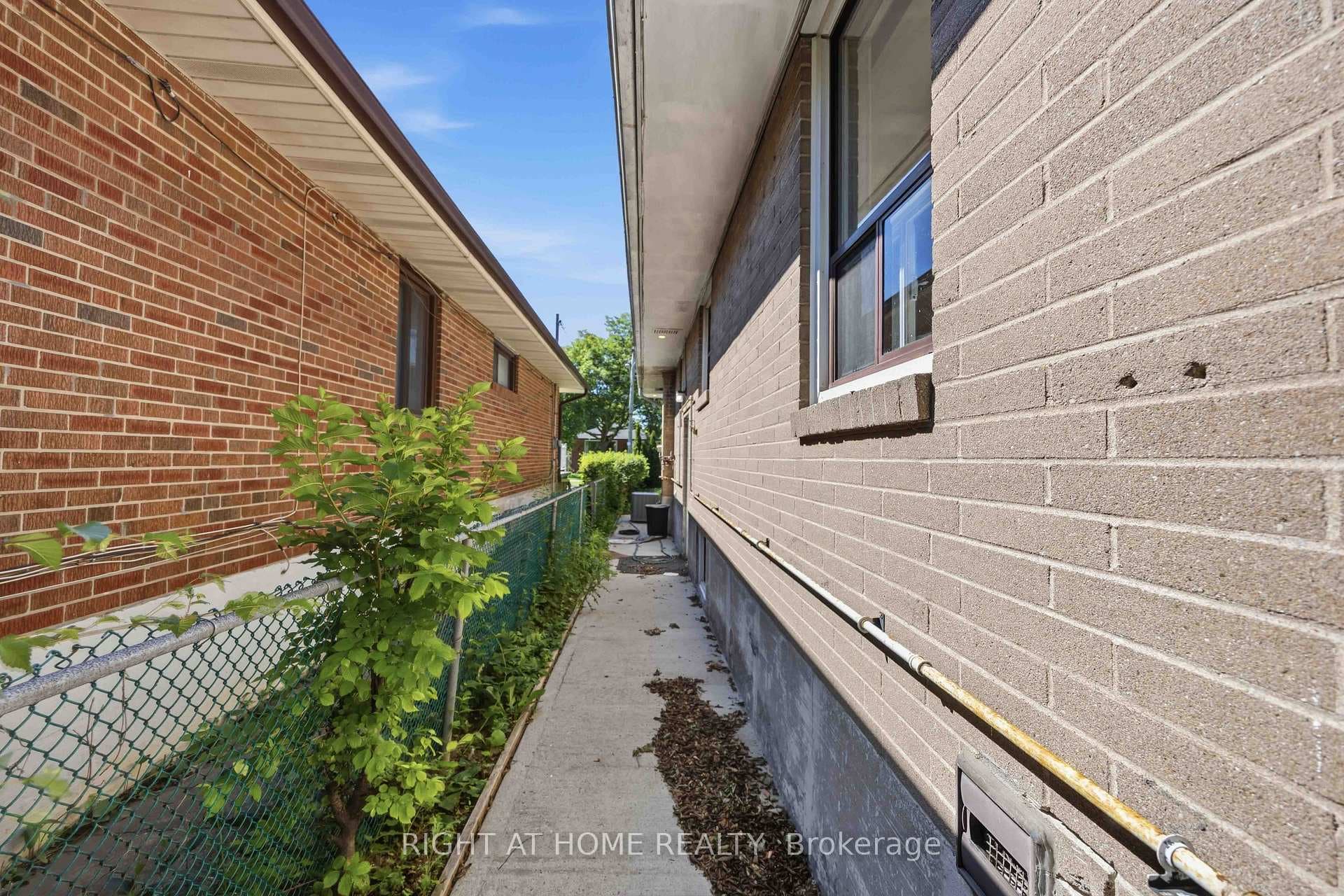 1 Mozart Avenue photo 38