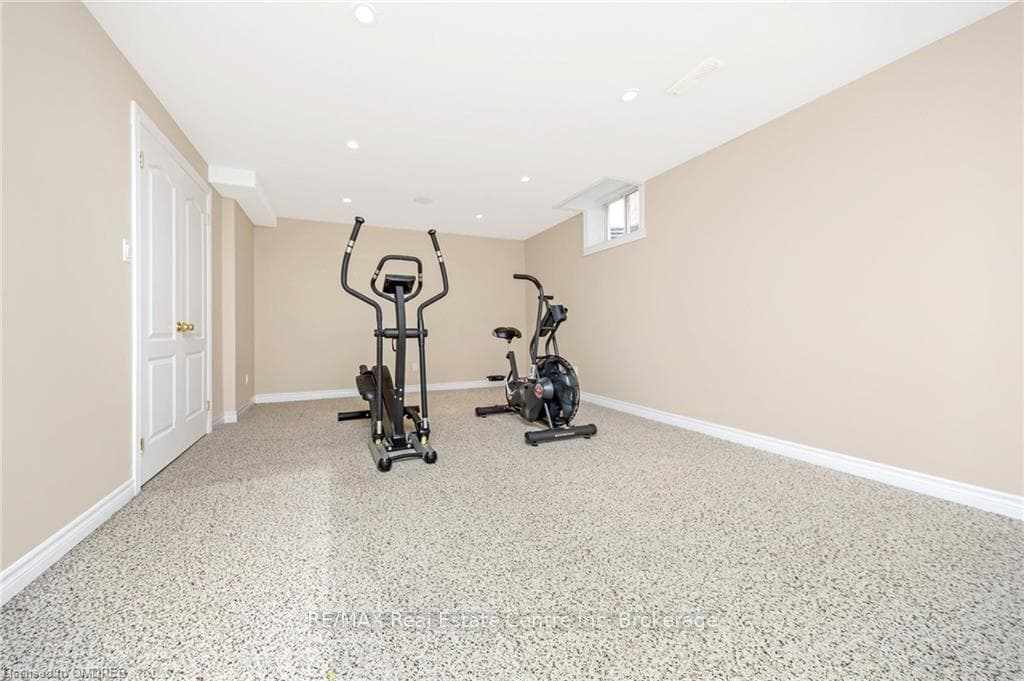 124 ARBORGLEN Drive photo 36