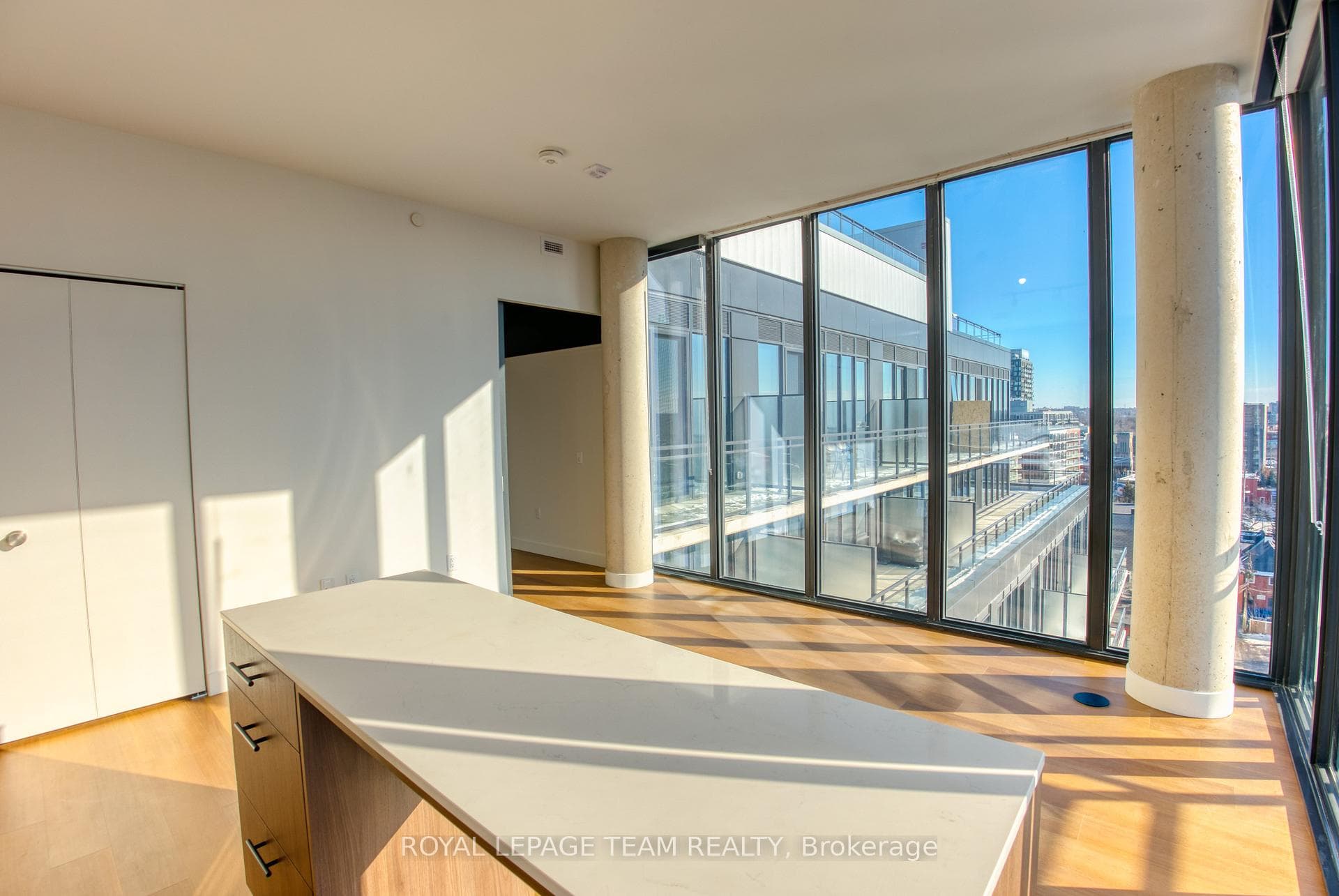 Eat-in quartz island with stool storage