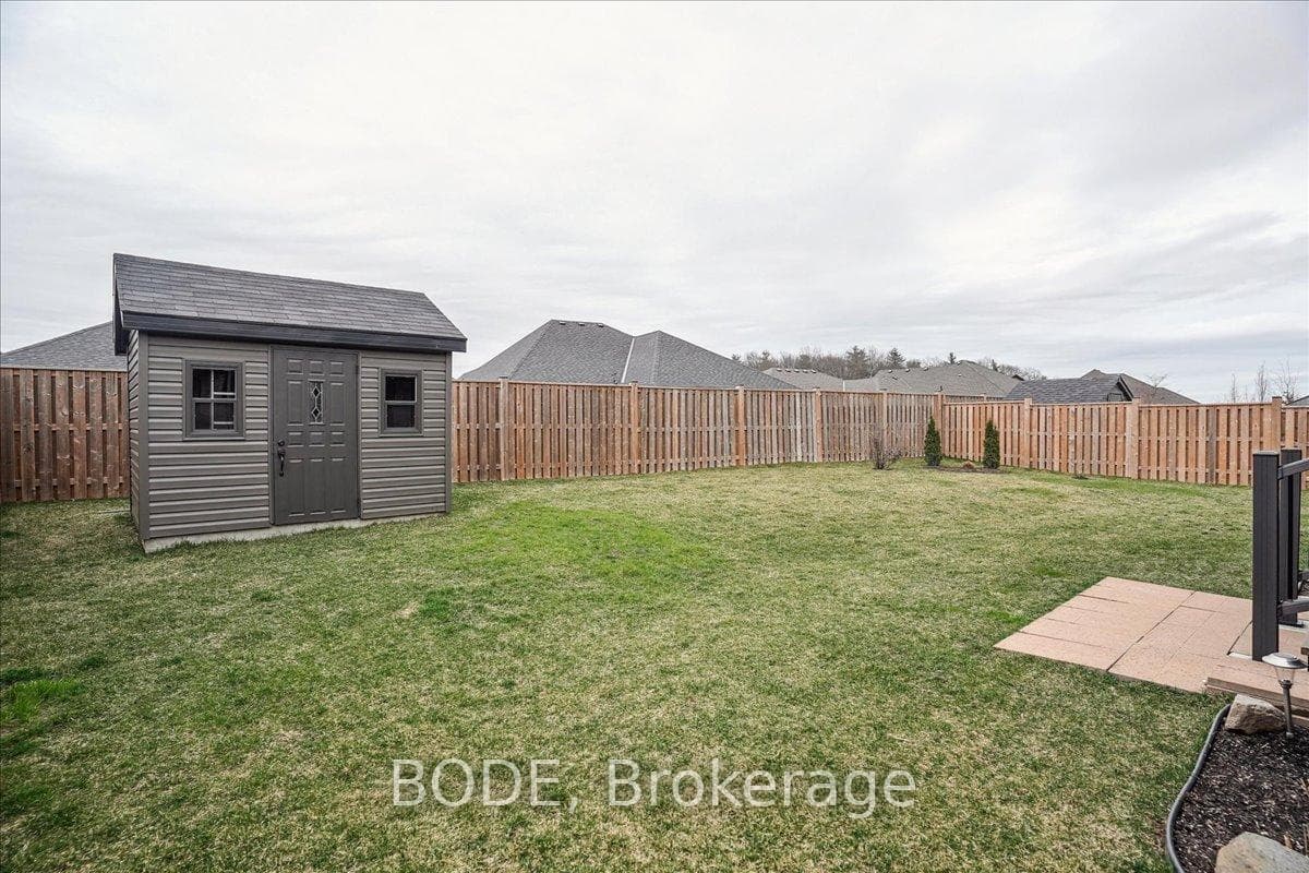 215 Oak Street photo 34