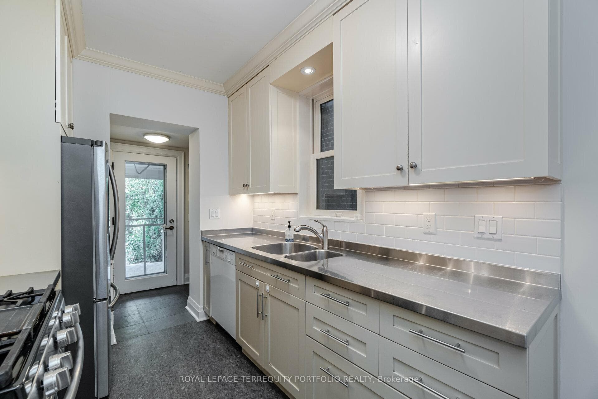 20 Anderson Avenue photo 14