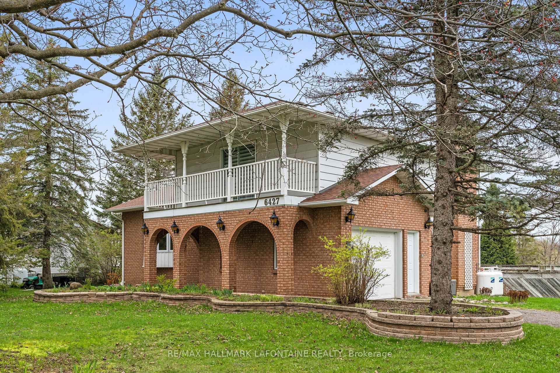 6427 Russell Road photo 2