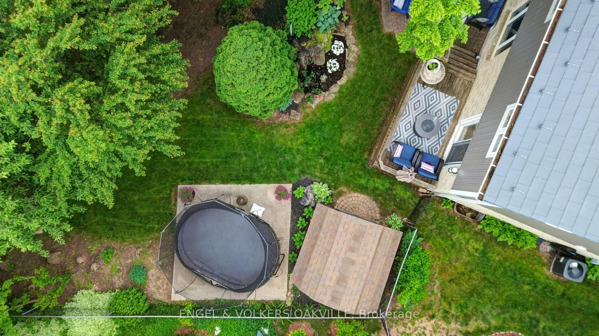 1162 Klarecroft Way photo 2