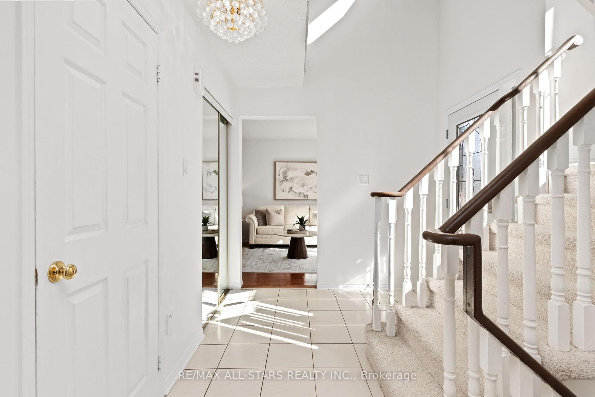 83 John Stiver Crescent photo 7
