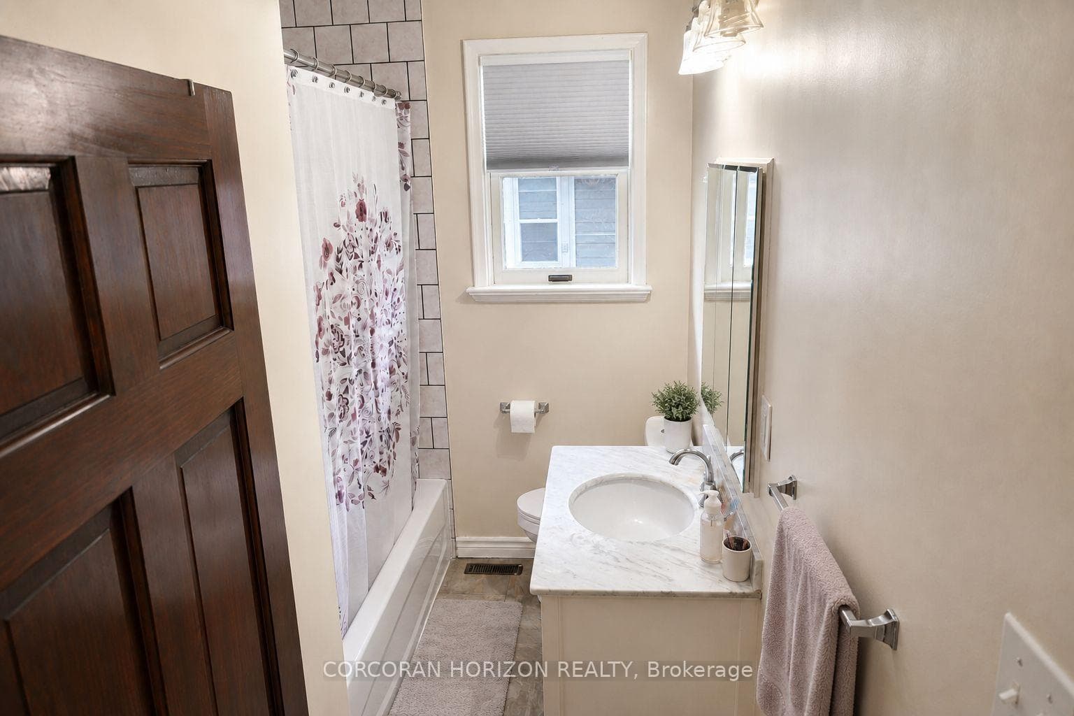 20407B Leslie Street Unit Main photo 19
