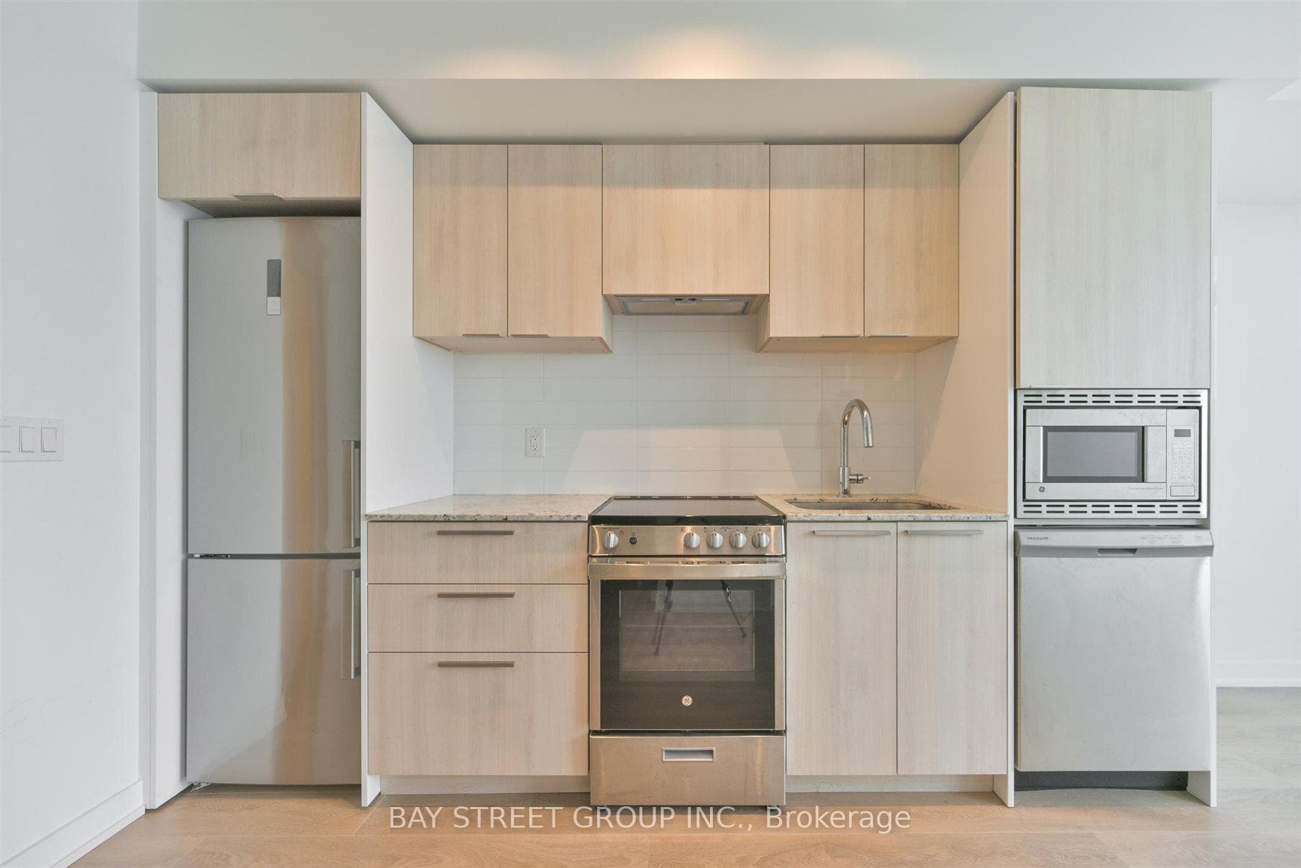 501 Yonge Street Unit 4203 photo 5