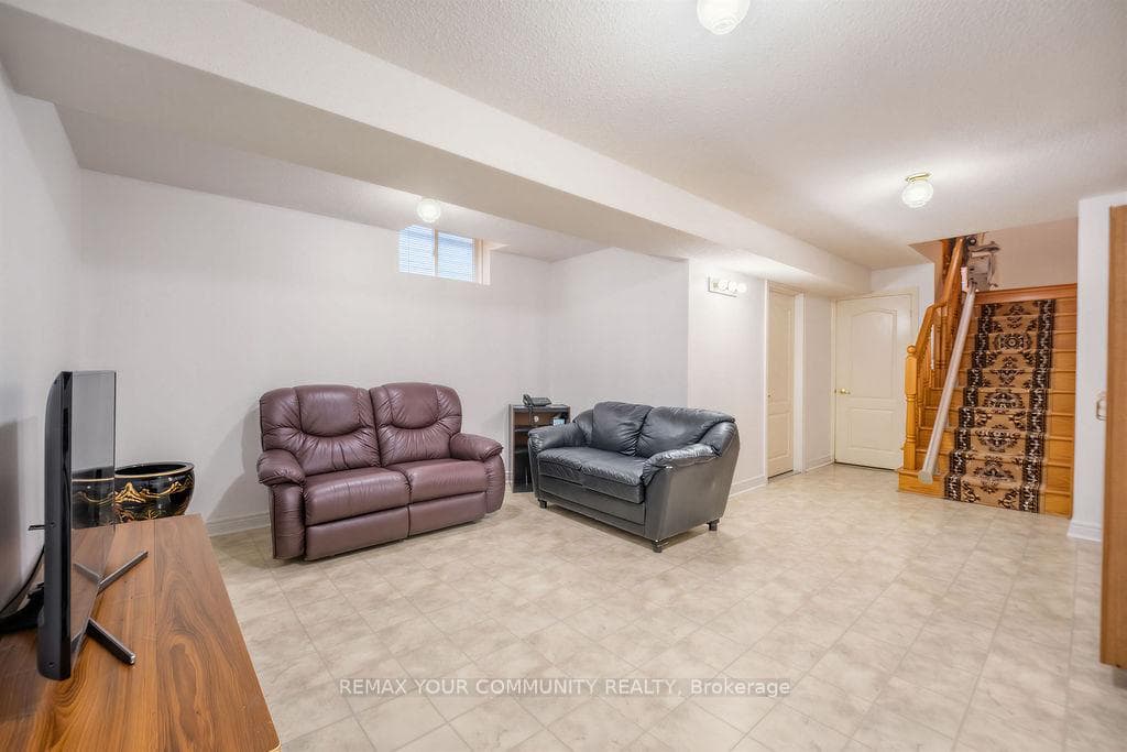 23 Amelynn Crescent photo 18