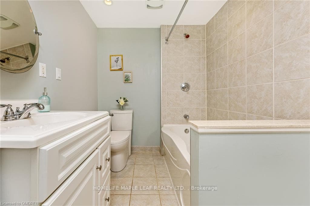 575 HAYWARD Crescent photo 17