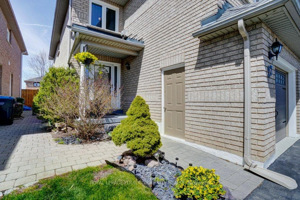 27 Hubert Corless Drive photo 3