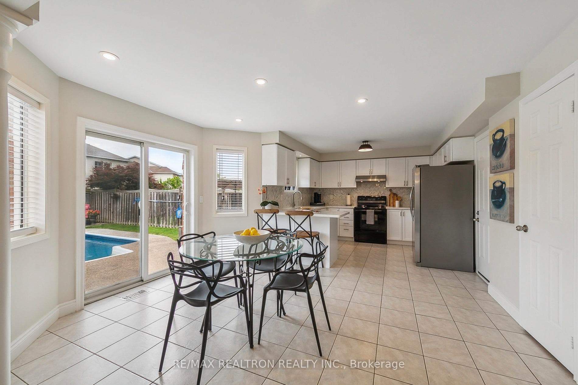 112 Dixon Drive photo 18