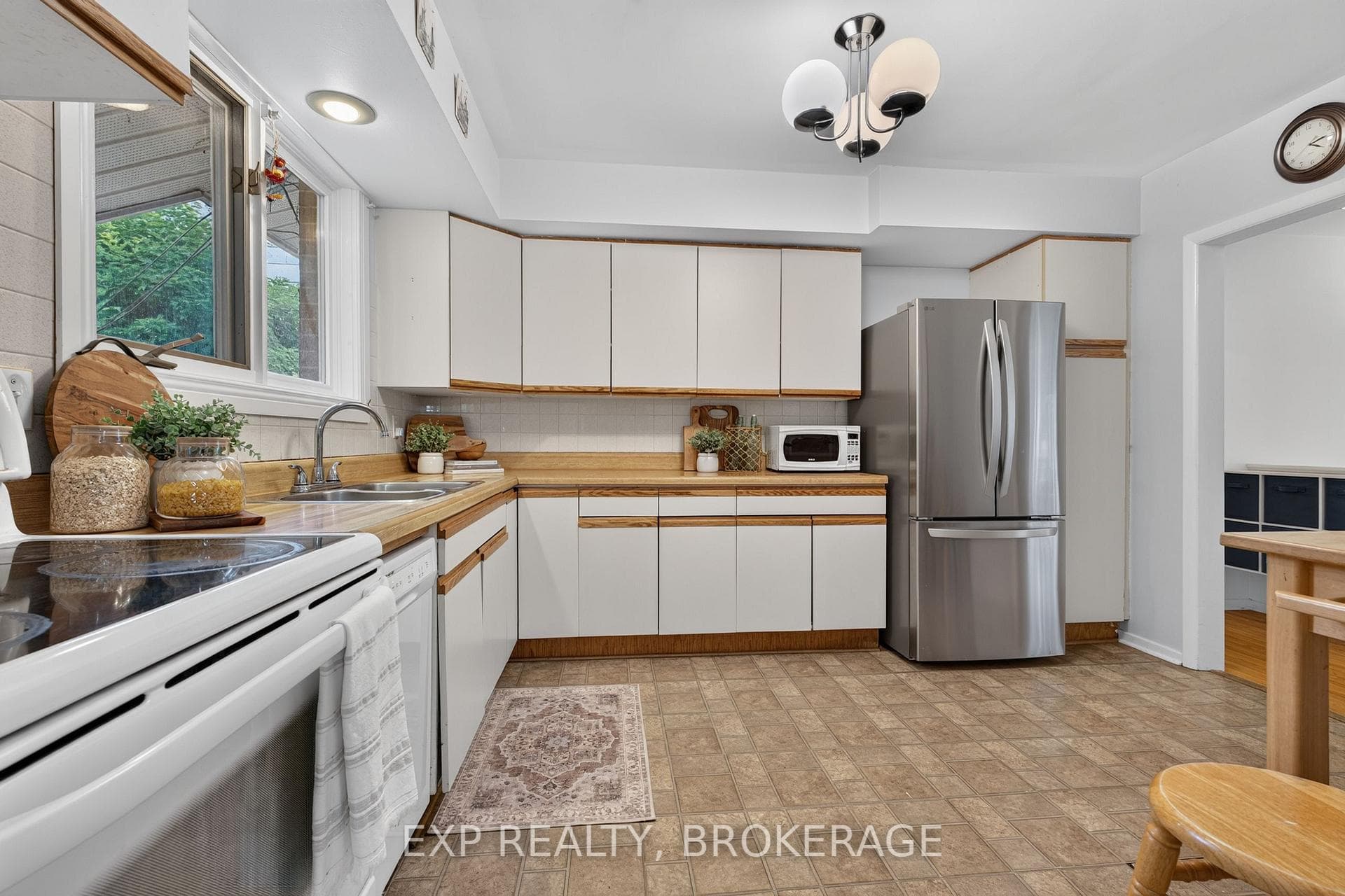 11 PEMBER Place photo 11
