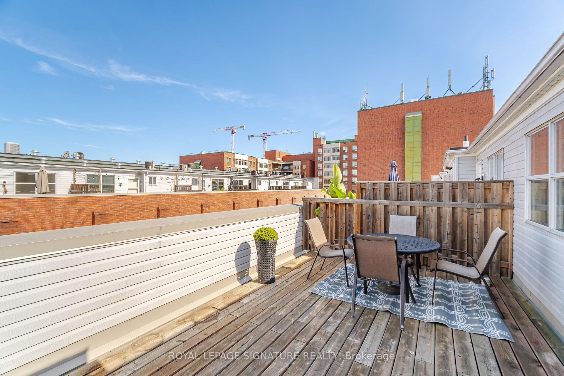 1390 Bloor Street Unit 2 photo 31
