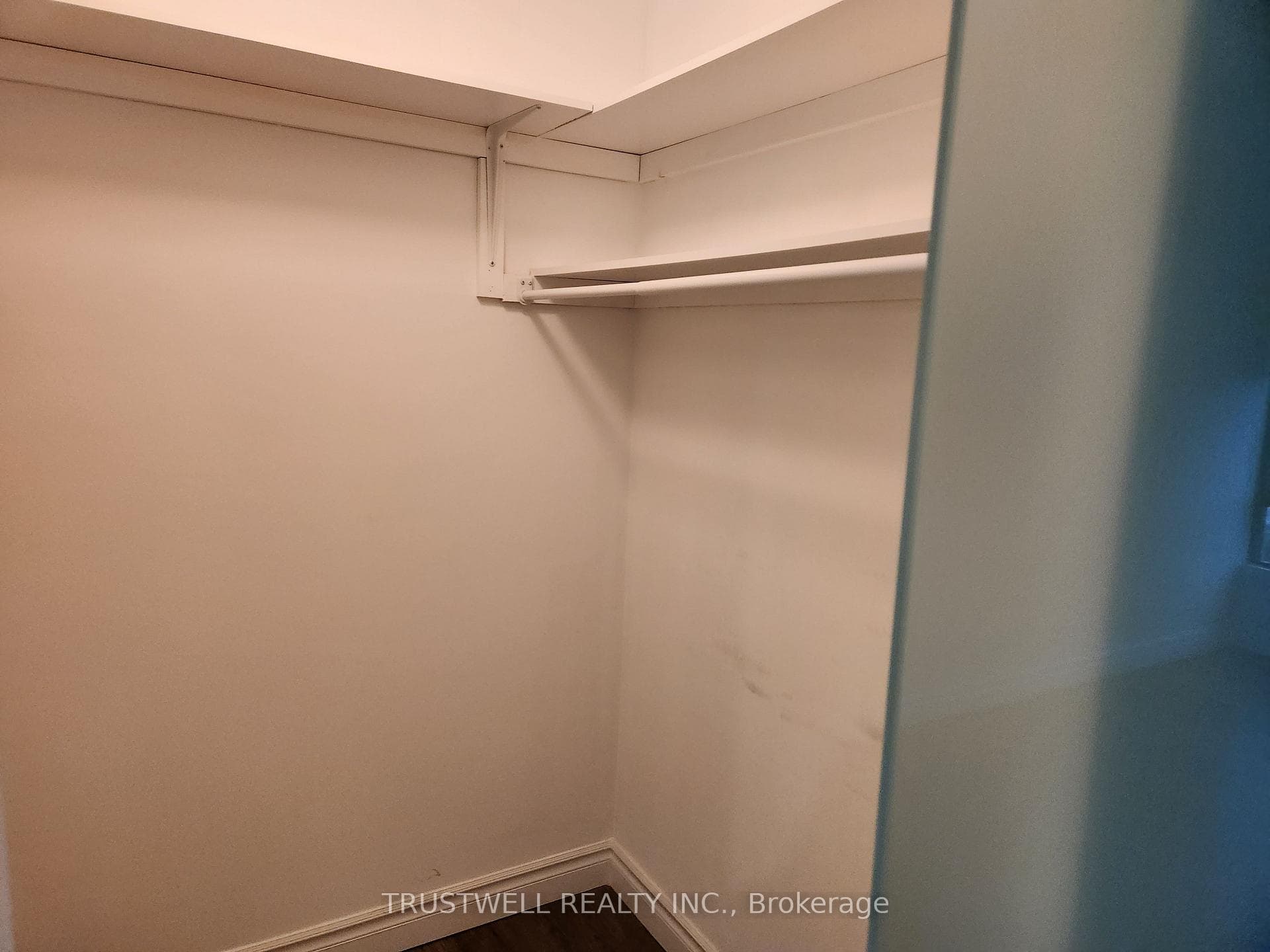 65 Skymark Drive Unit 1706 photo 13