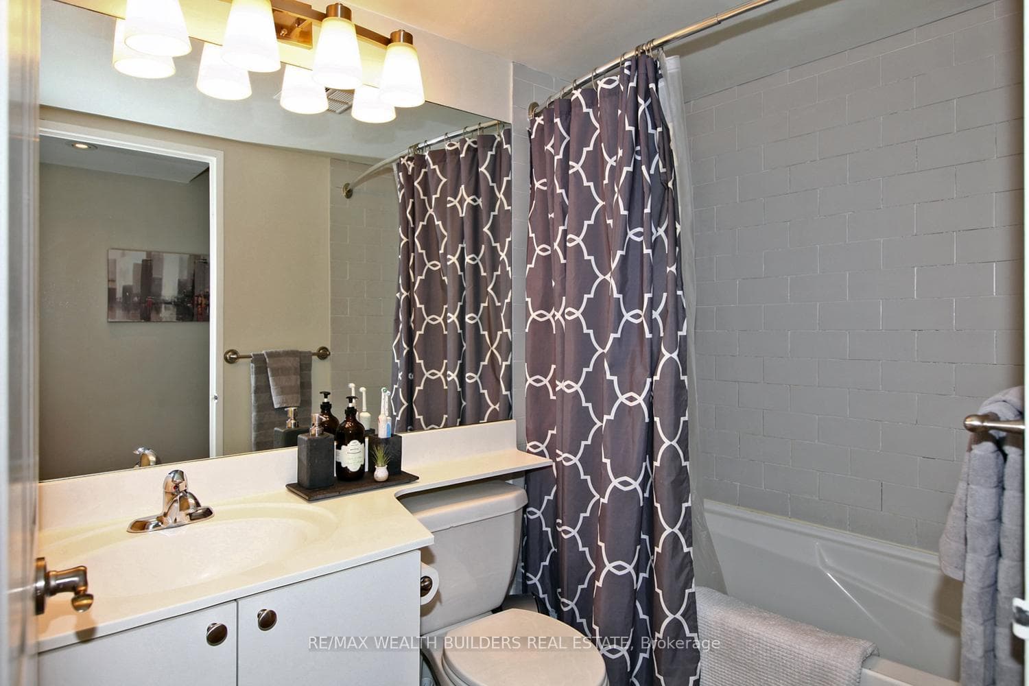 230 King Street Unit 1504 photo 21