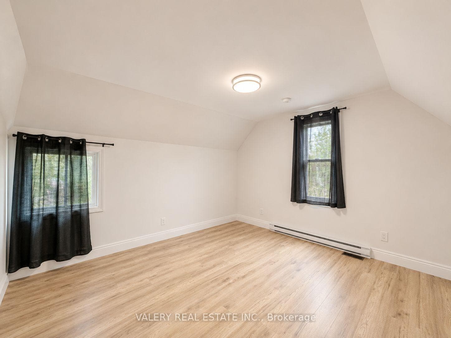 67 Queen Mary Street Unit B photo 3
