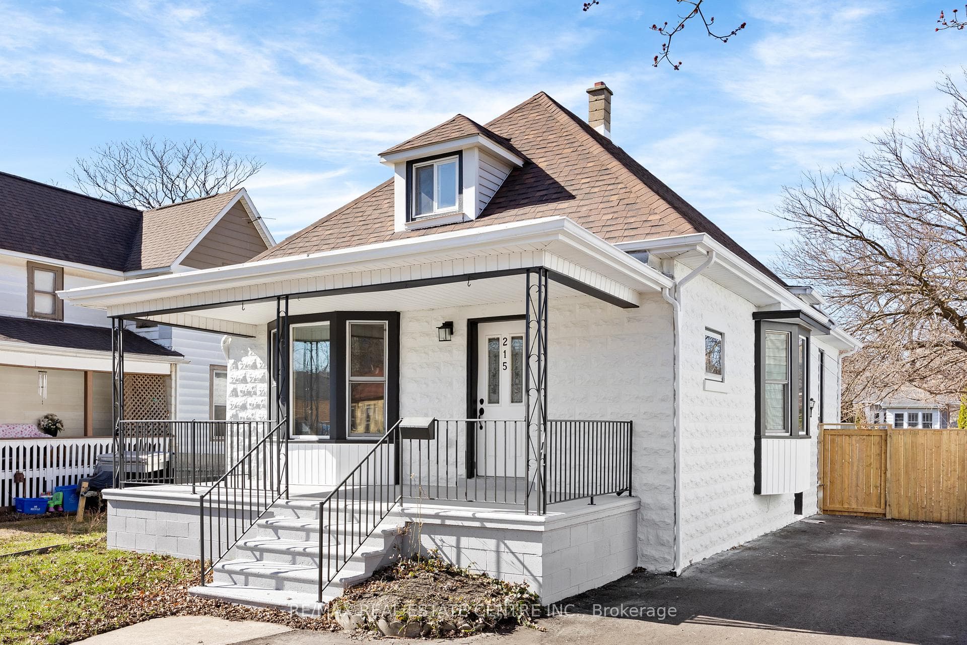 215 Curry Avenue photo 1