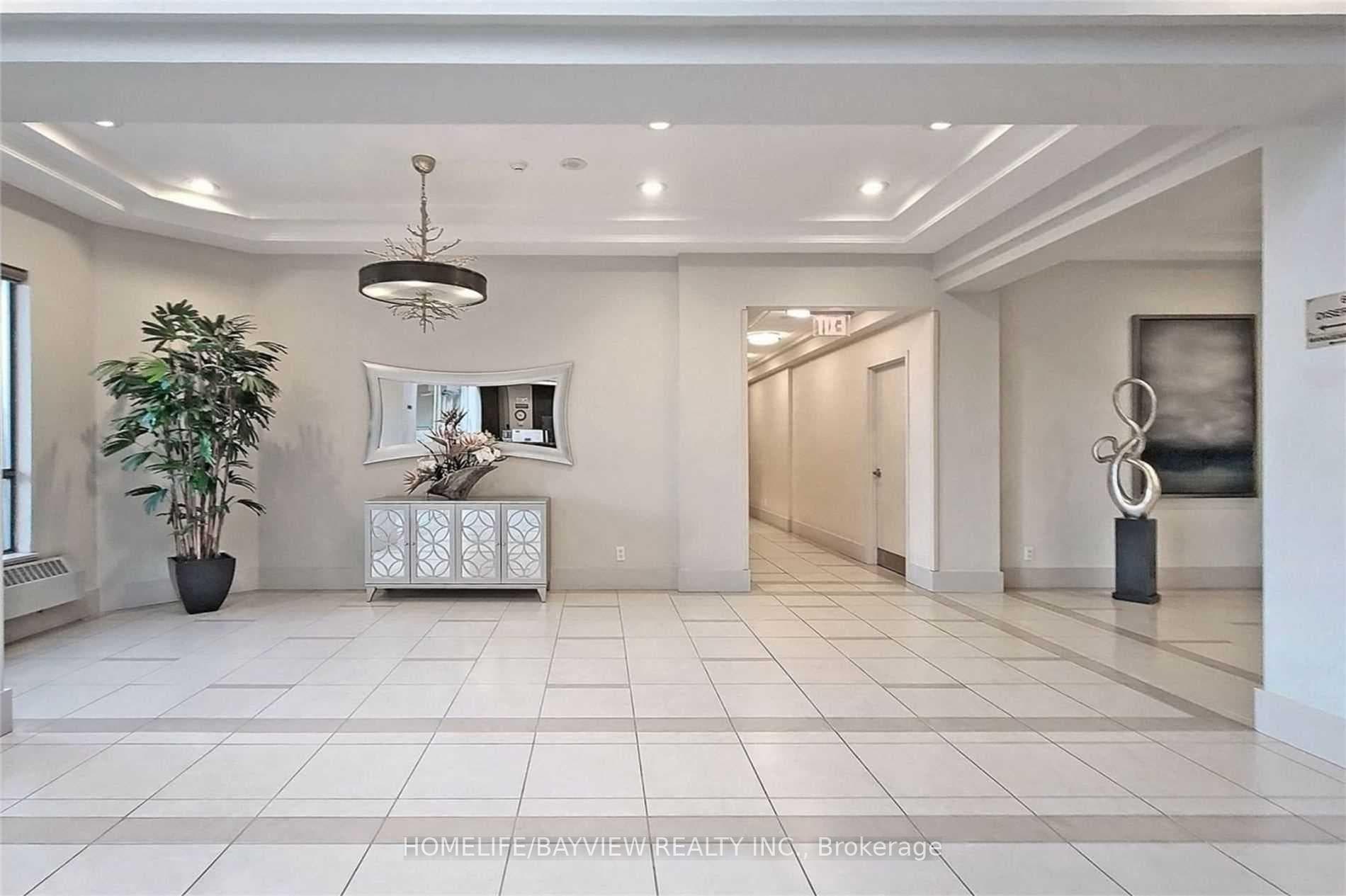 50 Disera Drive Unit 906 photo 4