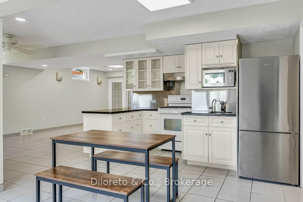 28 Foxwood Crescent photo 37