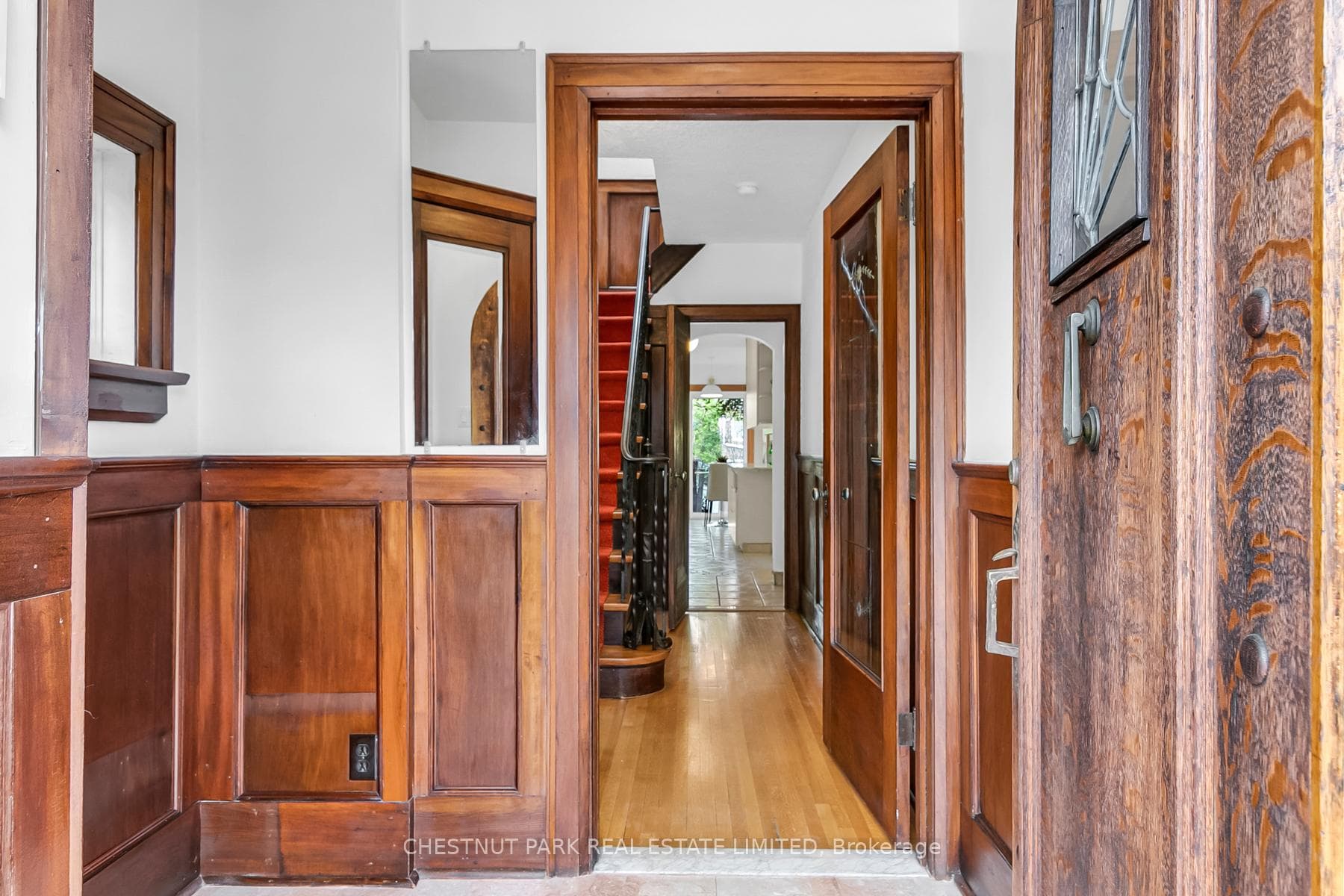 369 Castlefield Avenue photo 4