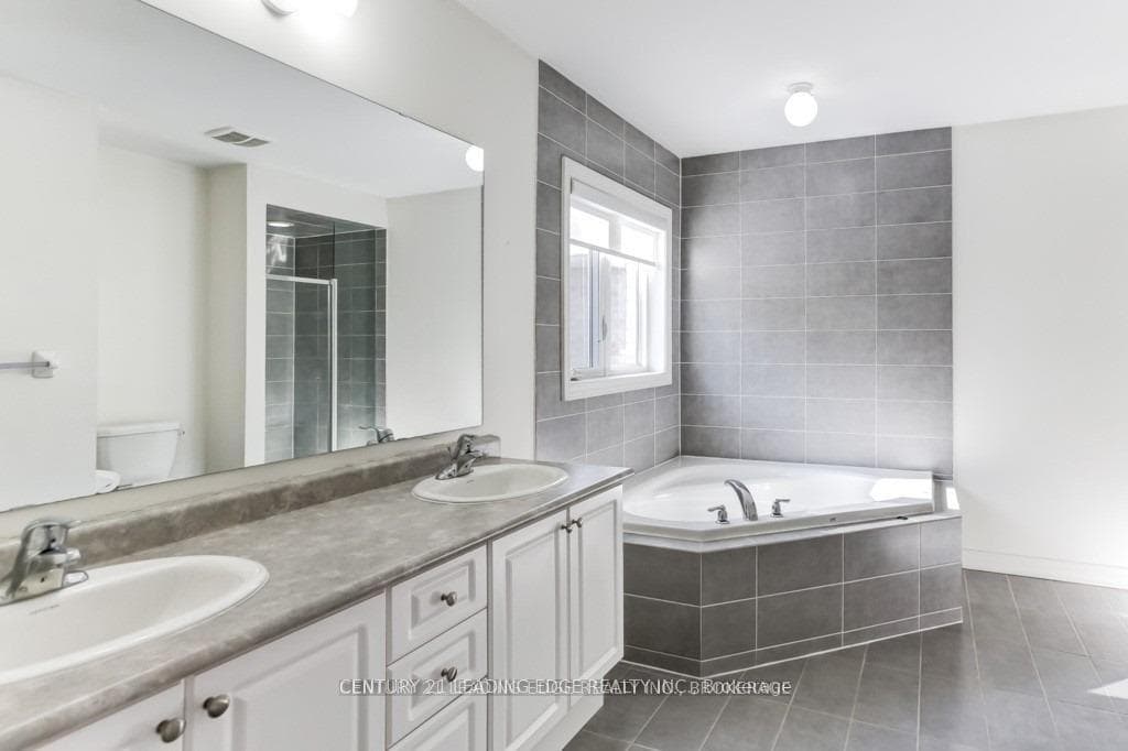 1199 STUFFLES Crescent photo 23