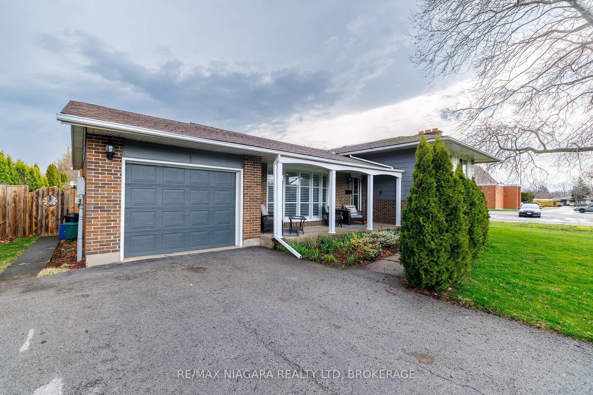 1 Royal Henley Boulevard photo 3