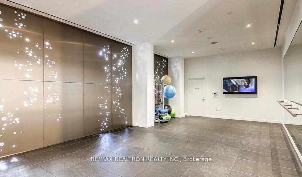 39 Roehampton Avenue Unit 1208 photo 7