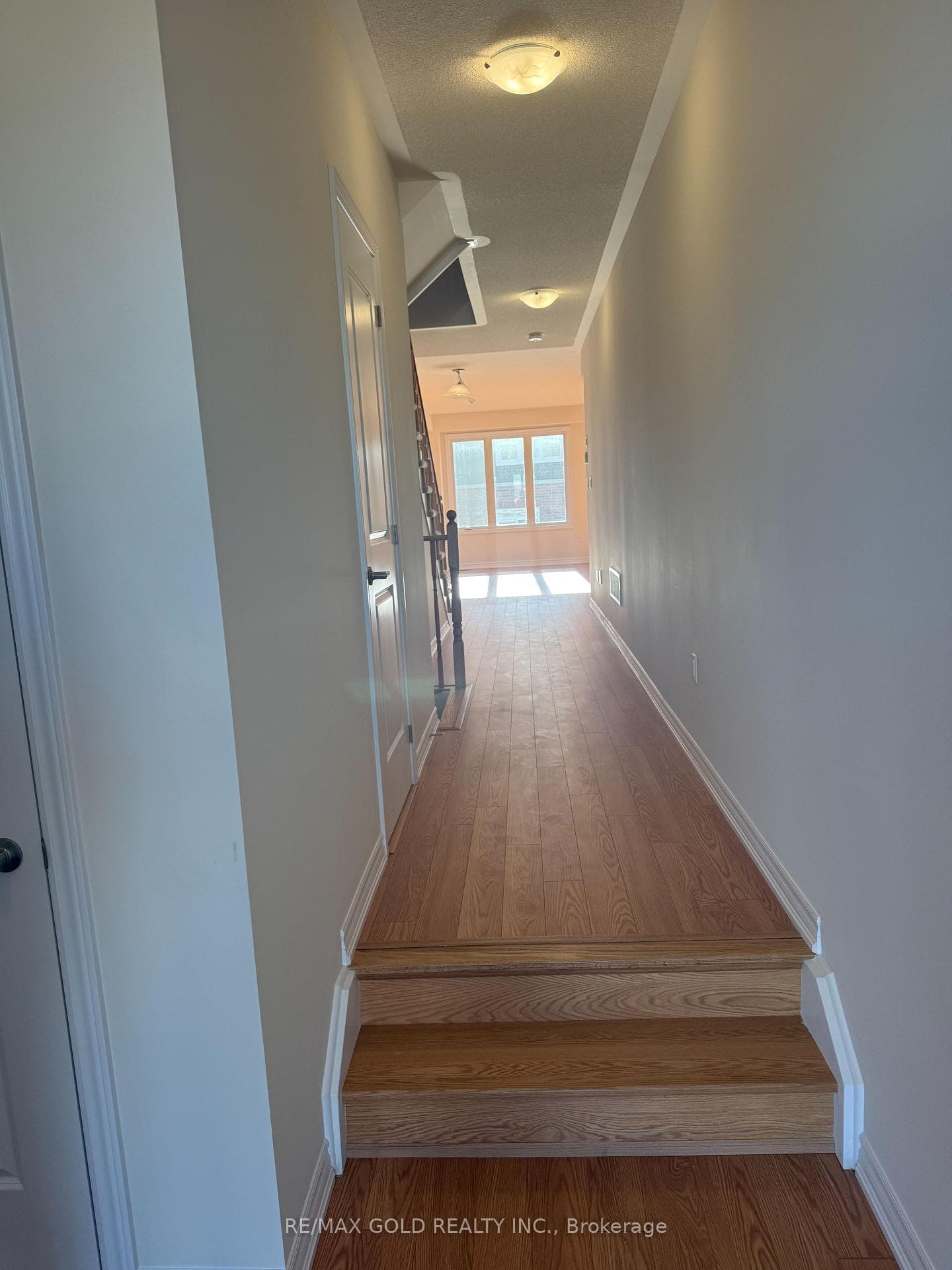 185 Gear Avenue photo 4