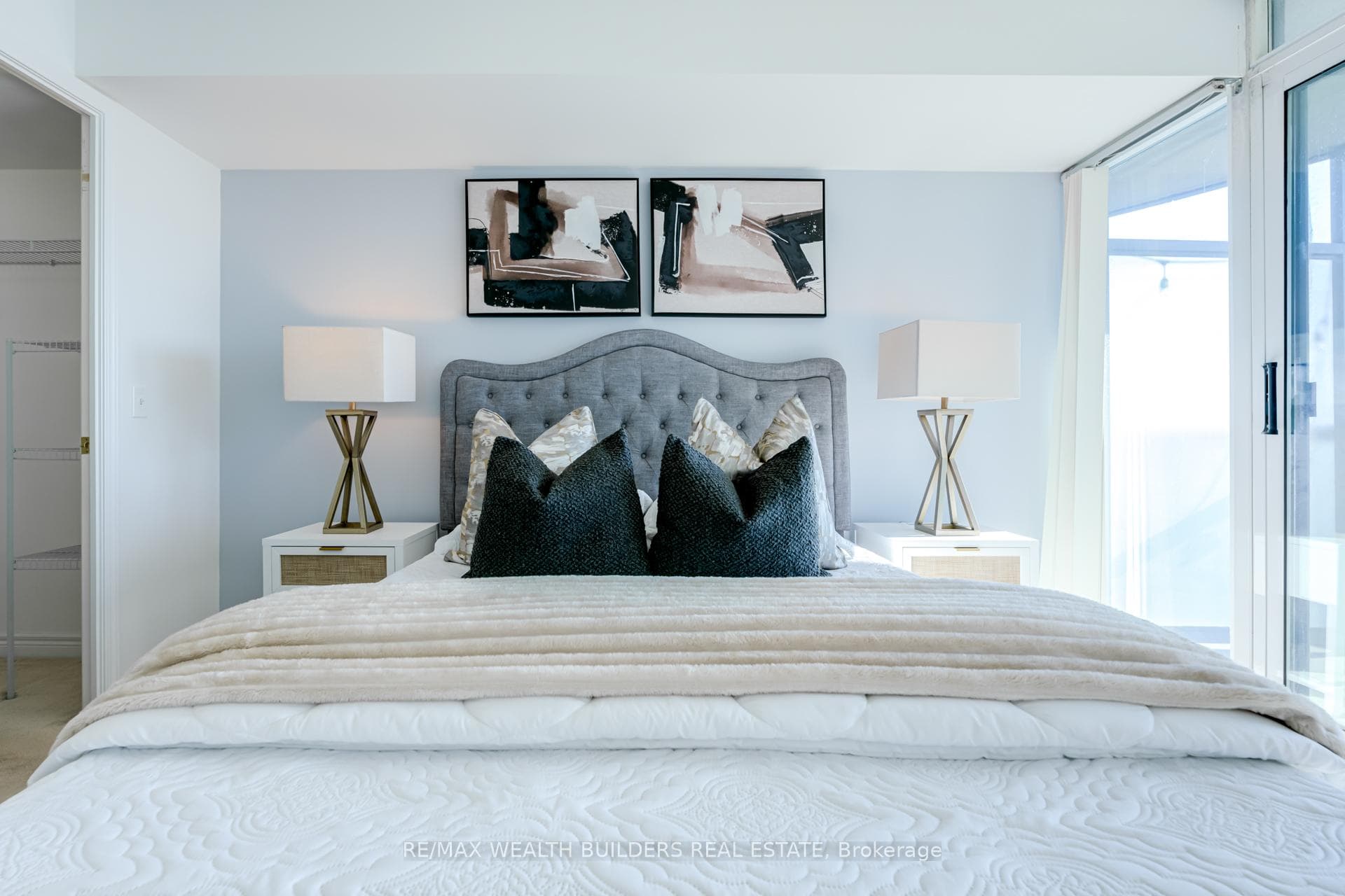 30 Grand Trunk Crescent Unit 3001 photo 9