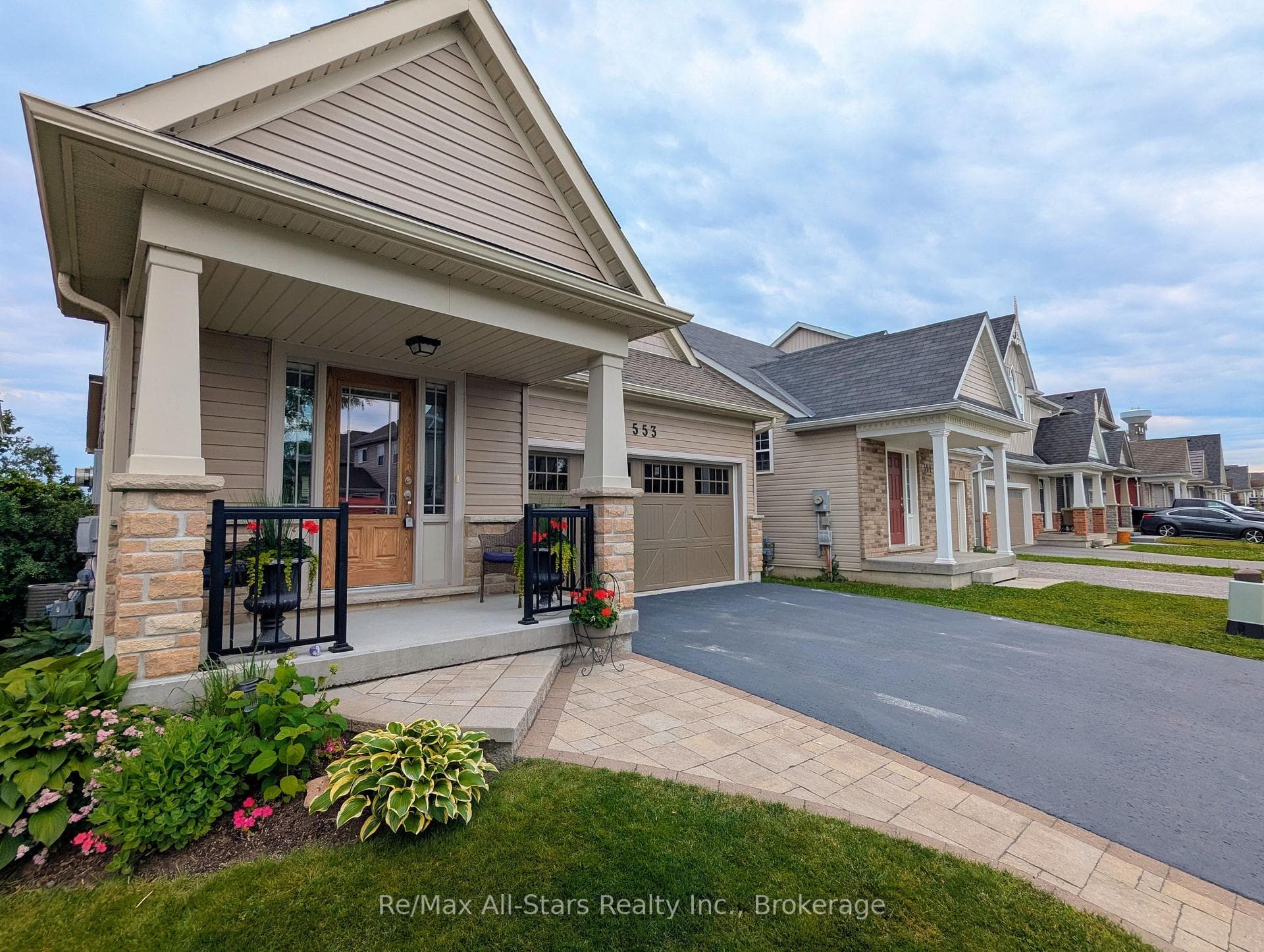 553 Grange Way photo 2