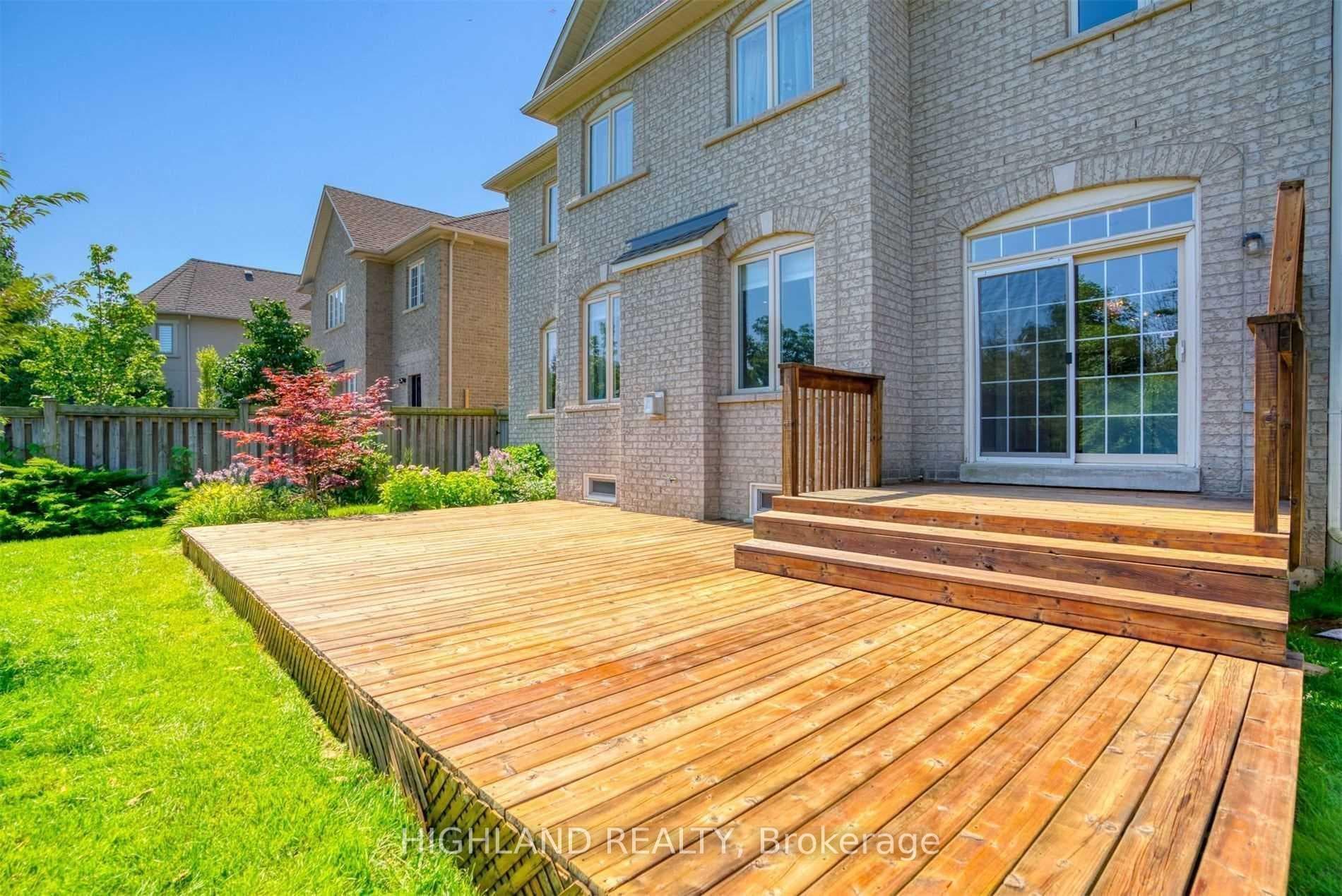 211 Burloak Drive photo 39