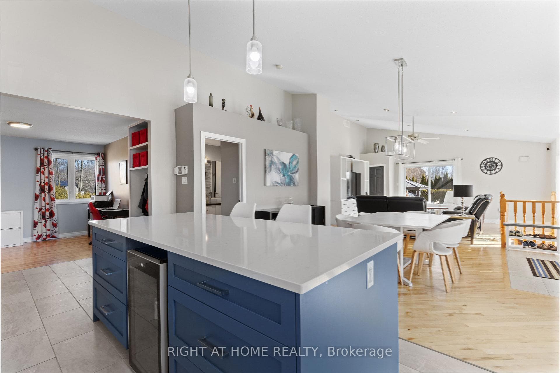 390 Marcel Street photo 10