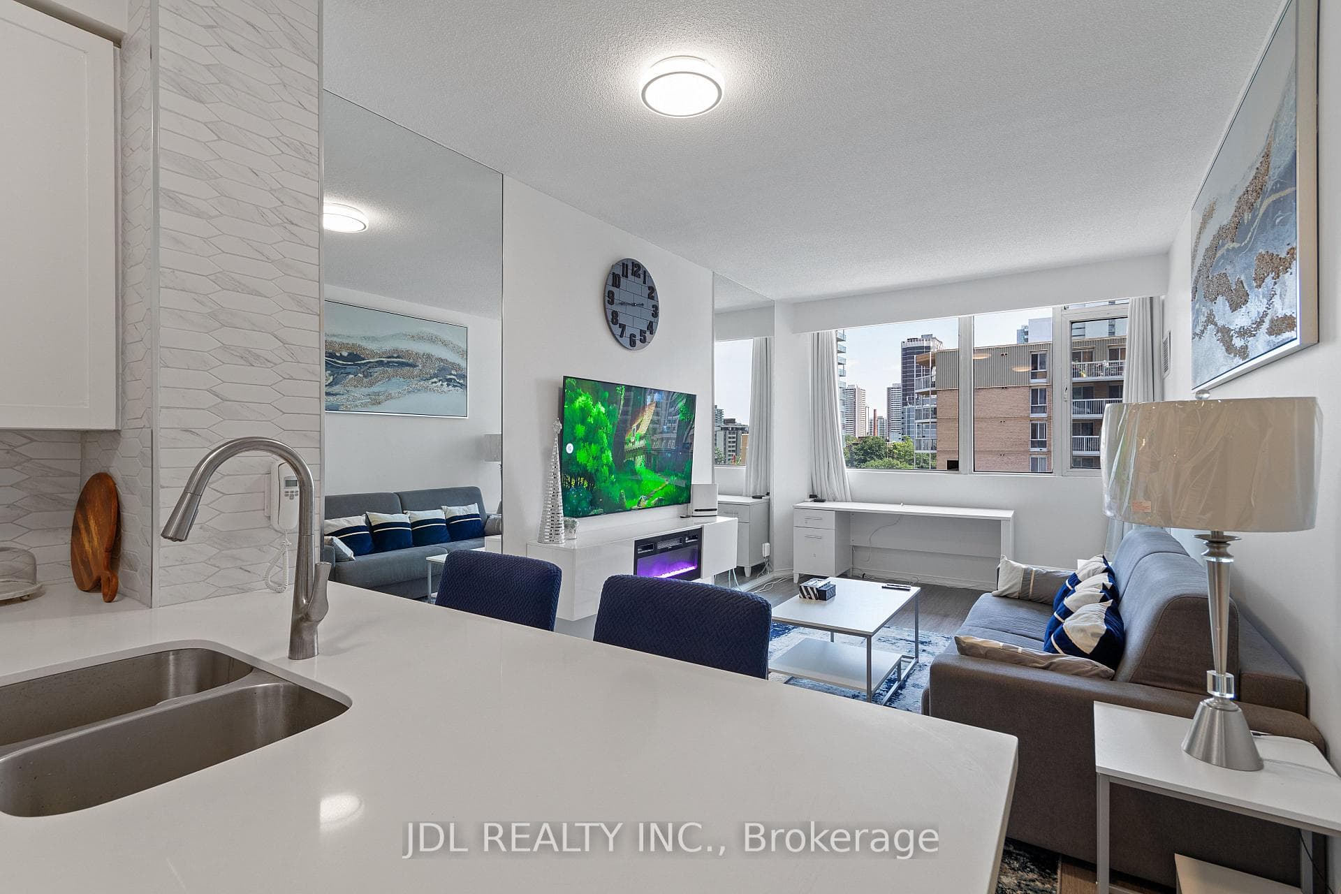 555 Yonge Street Unit 510 photo 5