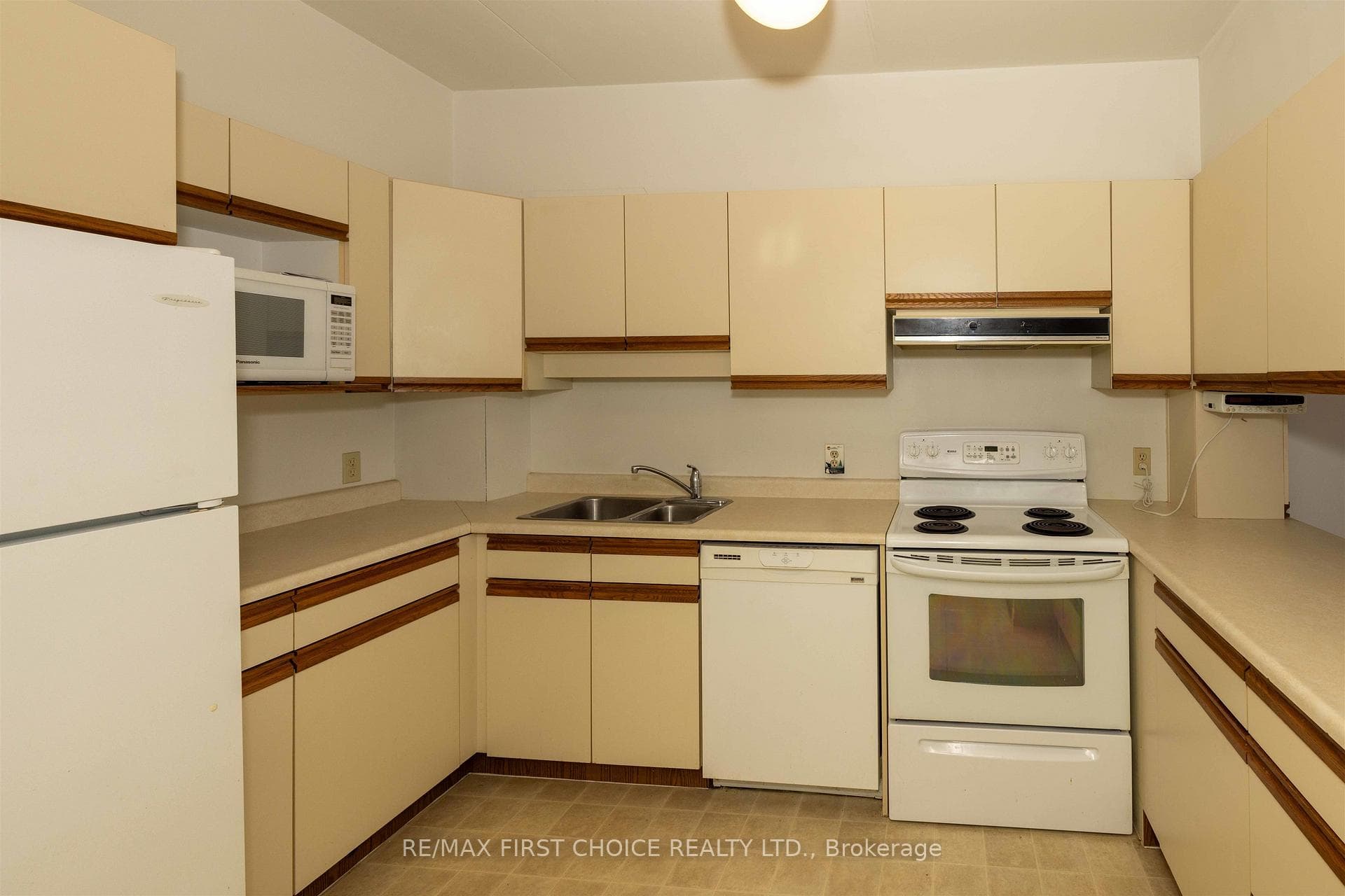 590 Beverly Street Unit 802 photo 14