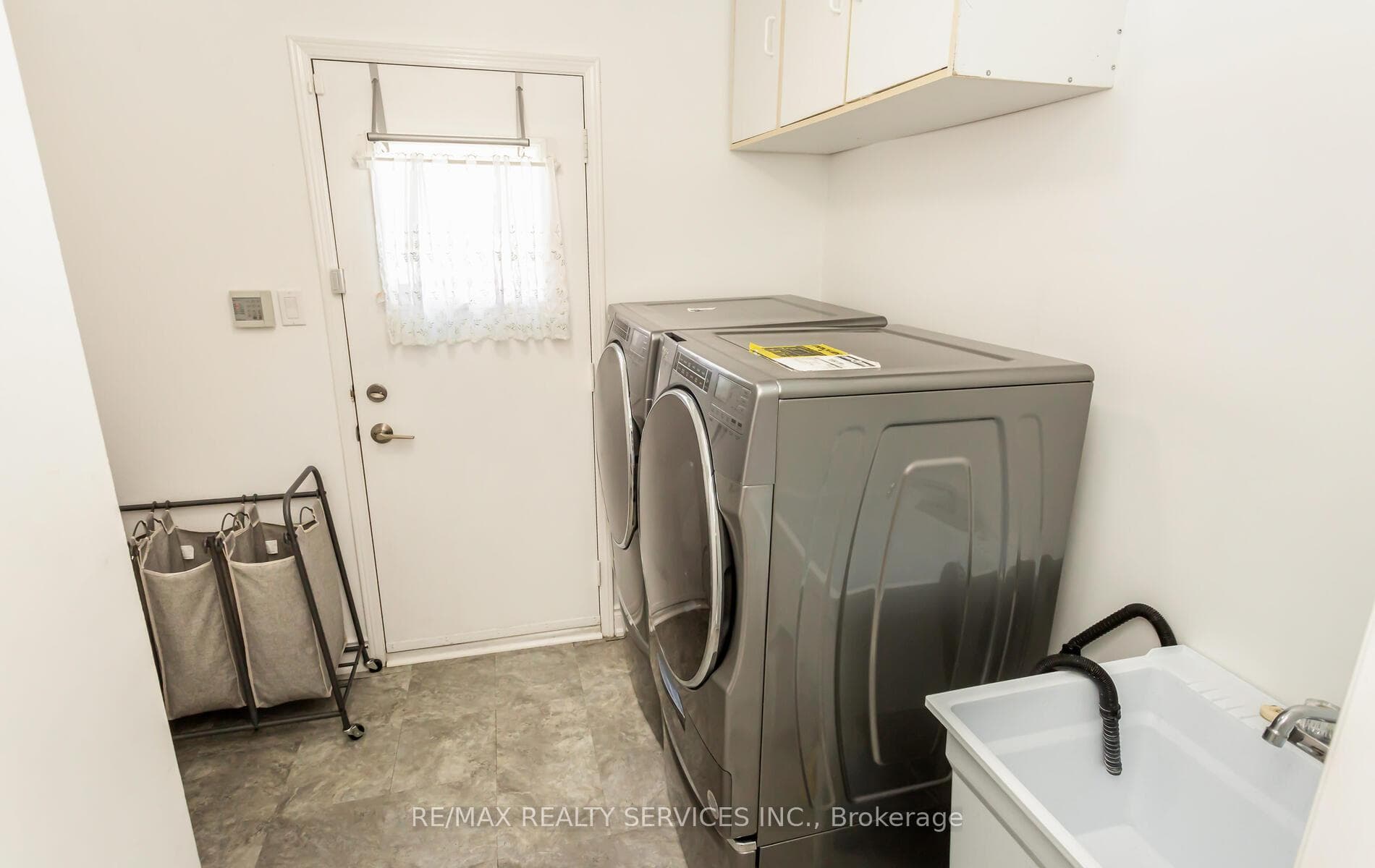 470 Burnett Avenue photo 15