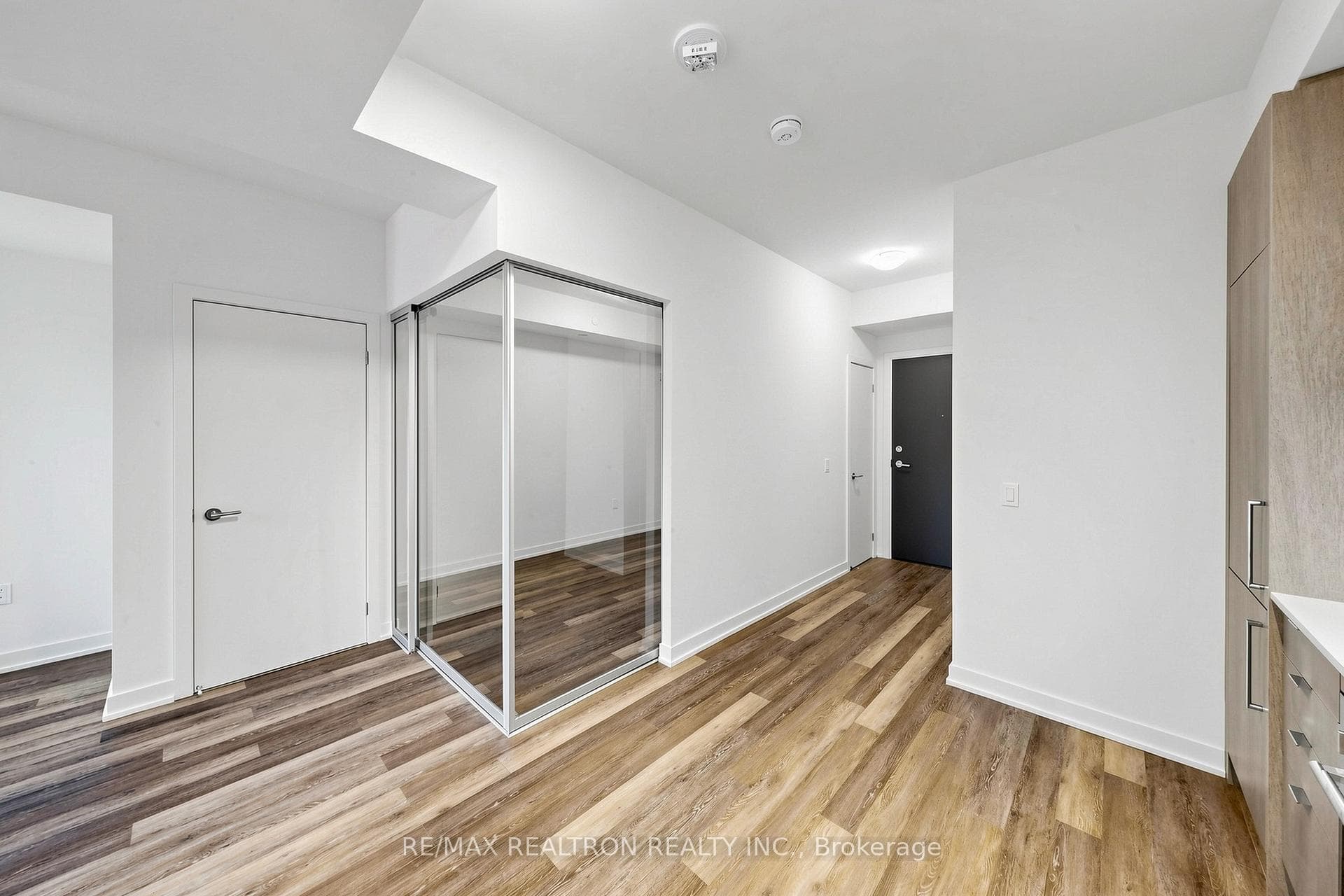250 Lawrence Avenue Unit 701 photo 20