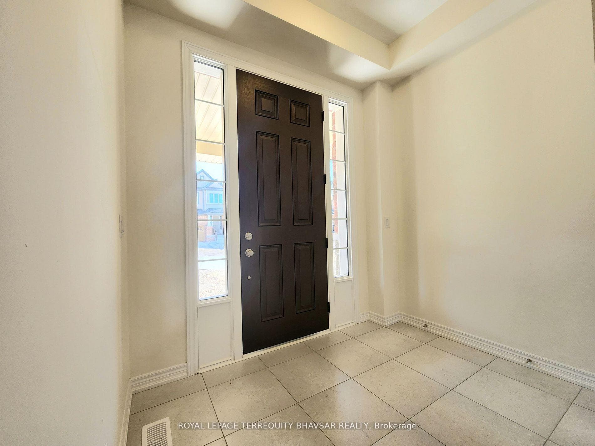 9 Roywood Street photo 3