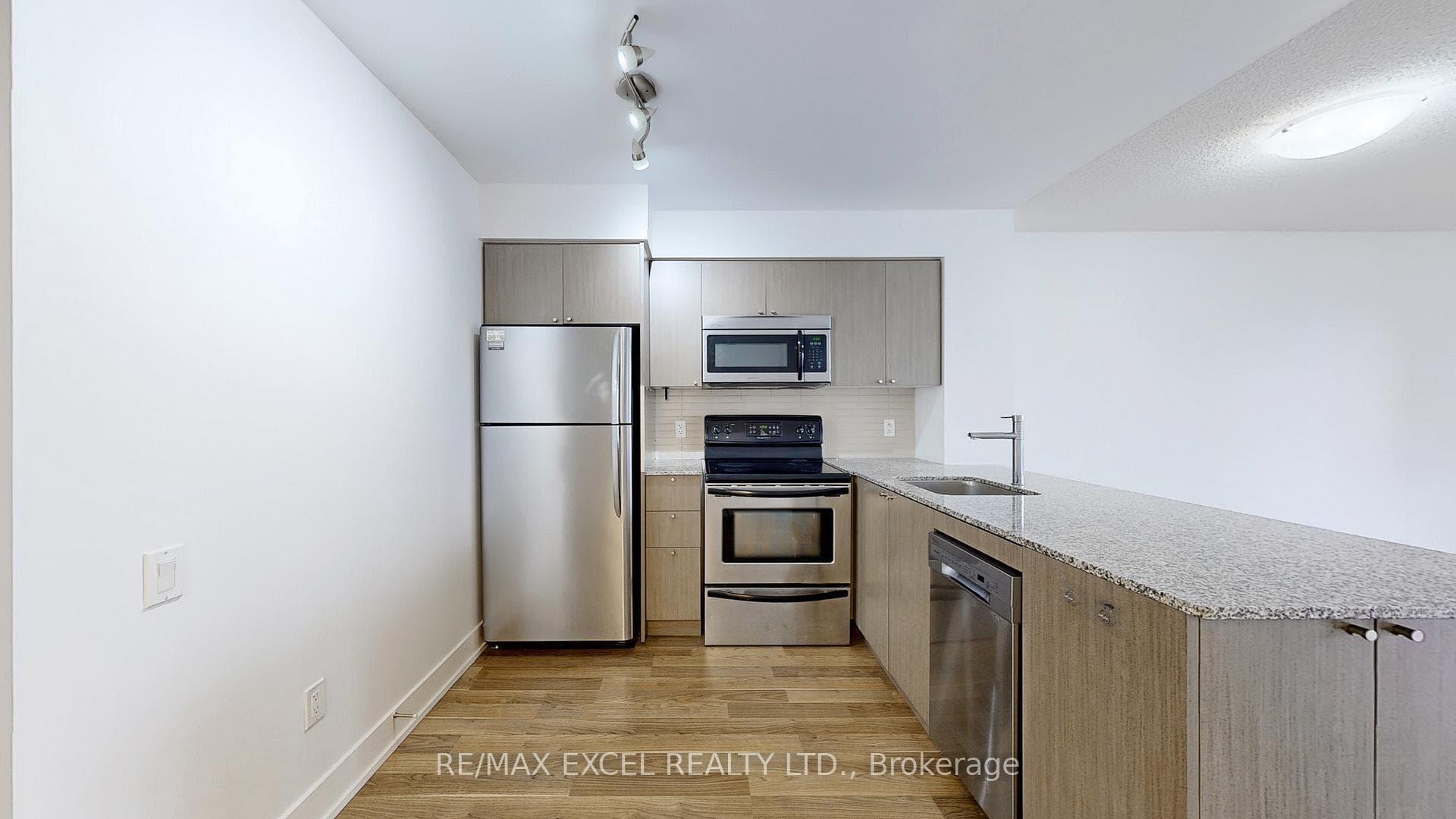 23 Sheppard Avenue Unit 1402 photo 10