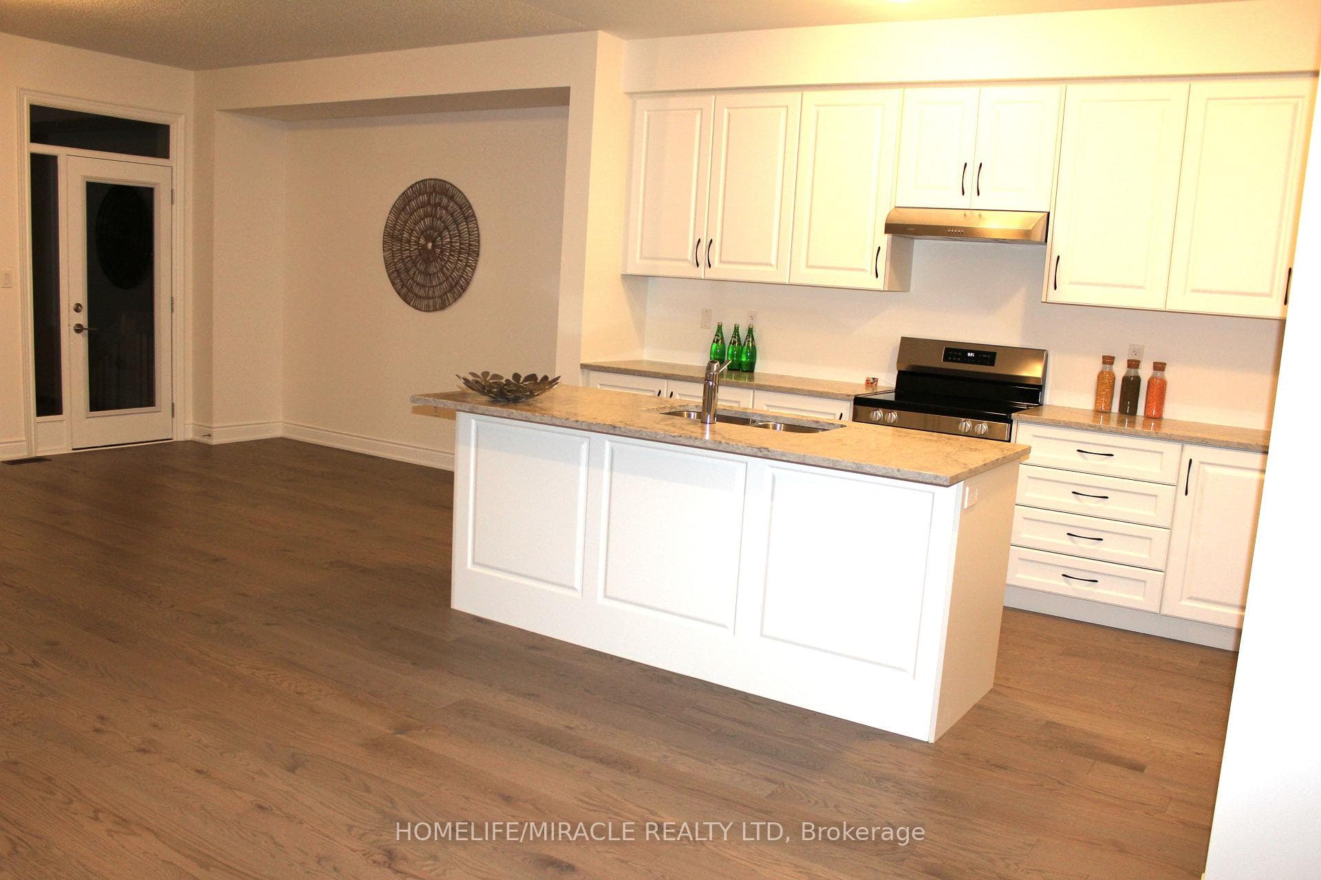 94 BERMONDSEY Way photo 7