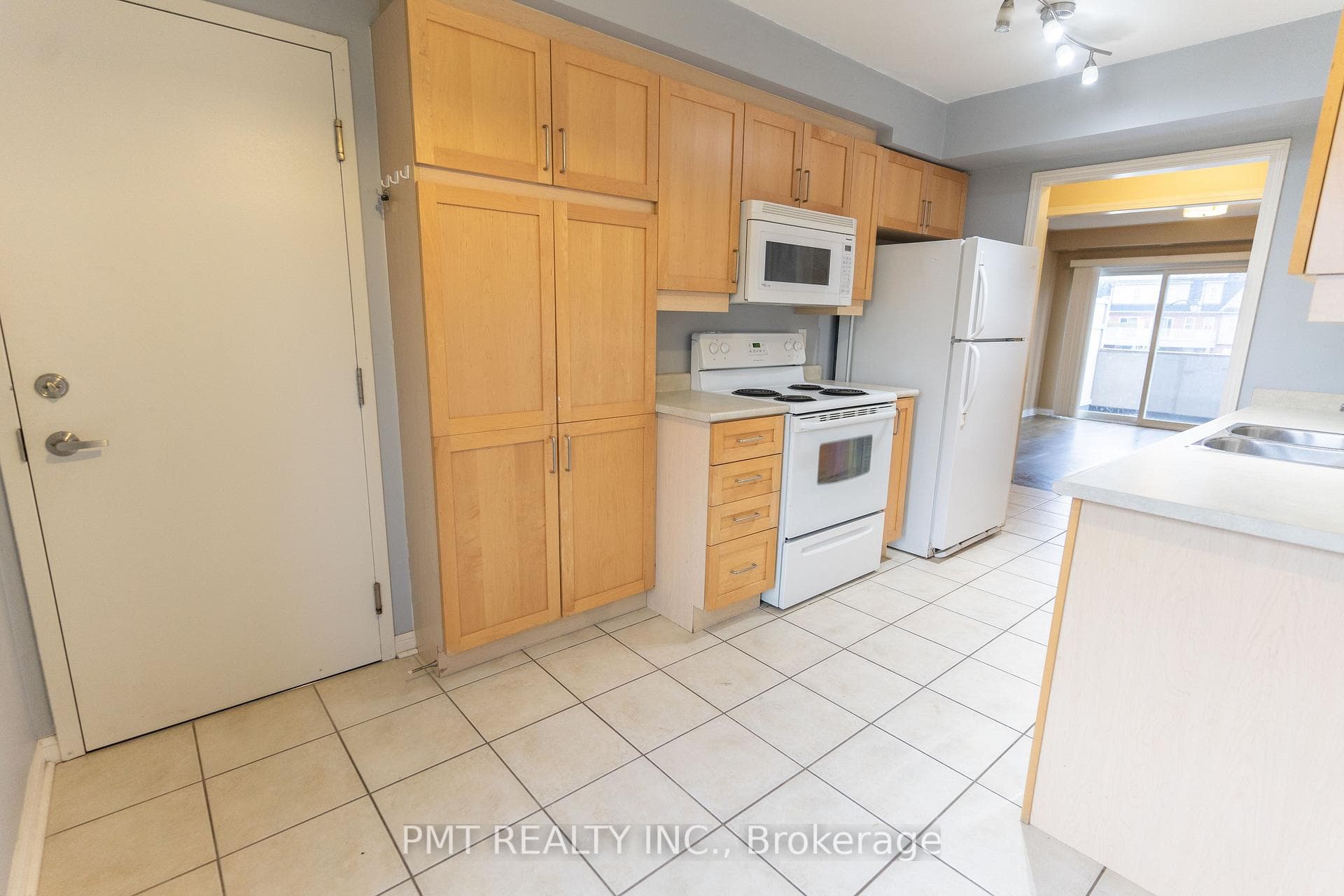 560 Shoreline Drive Unit 2 photo 2