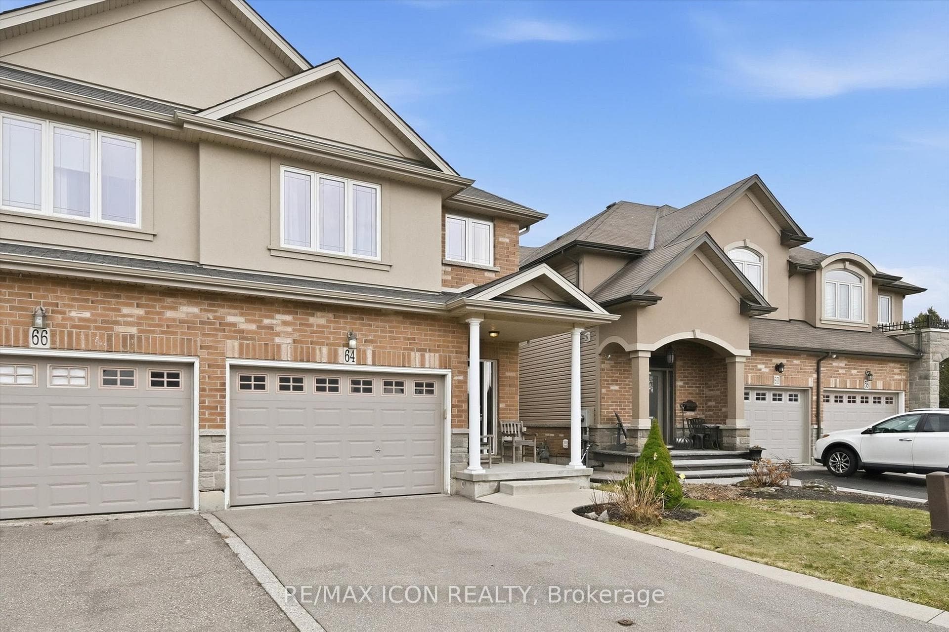 64 Springvalley Crescent photo 3