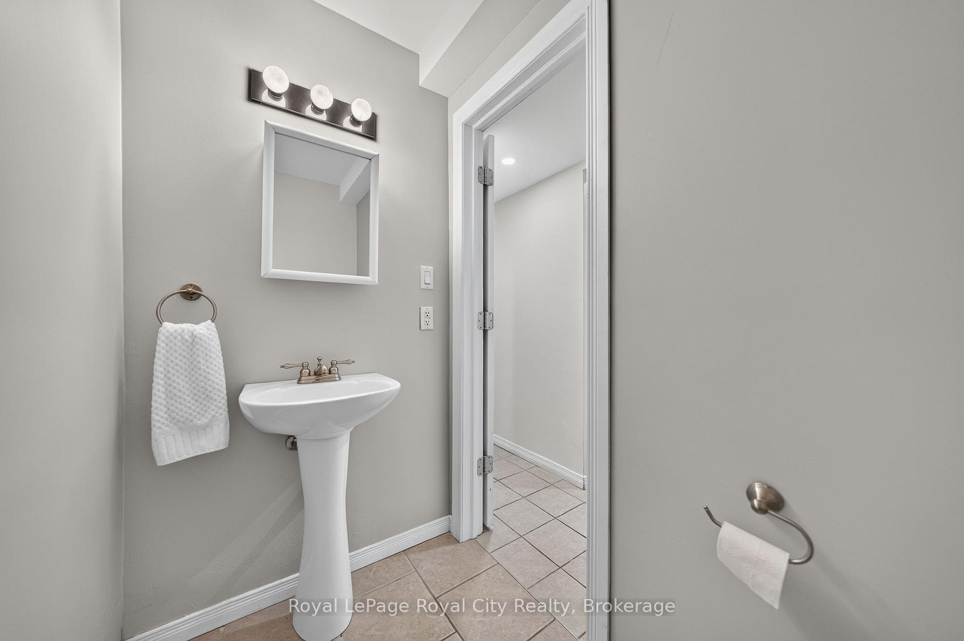 18 Springdale Boulevard photo 36