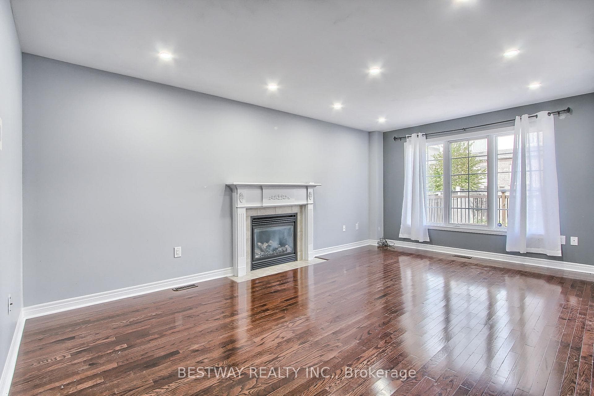 53 Taverner Crescent photo 14